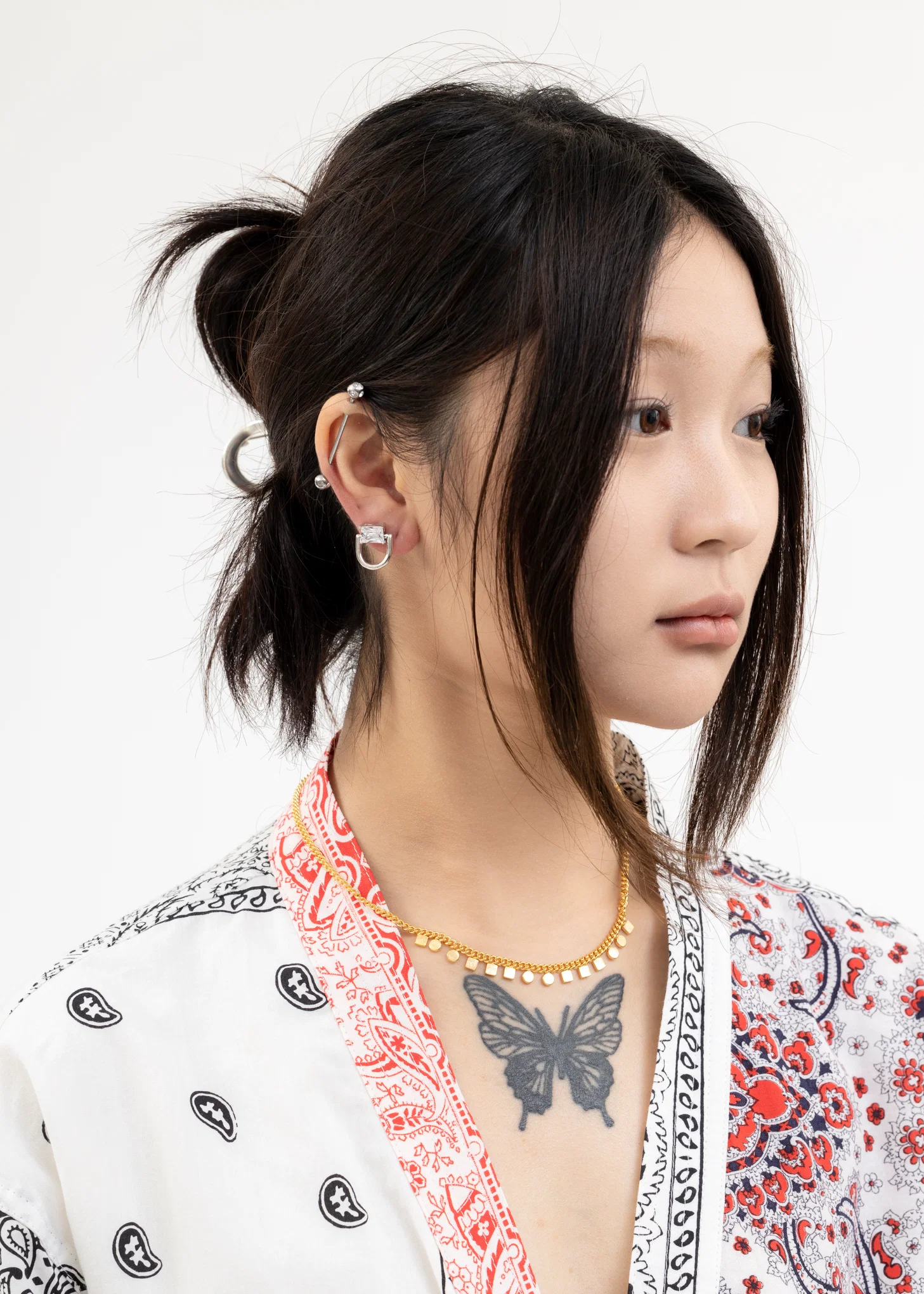 Silver And Rhinestone HUIXING Earring - Single - Image 2