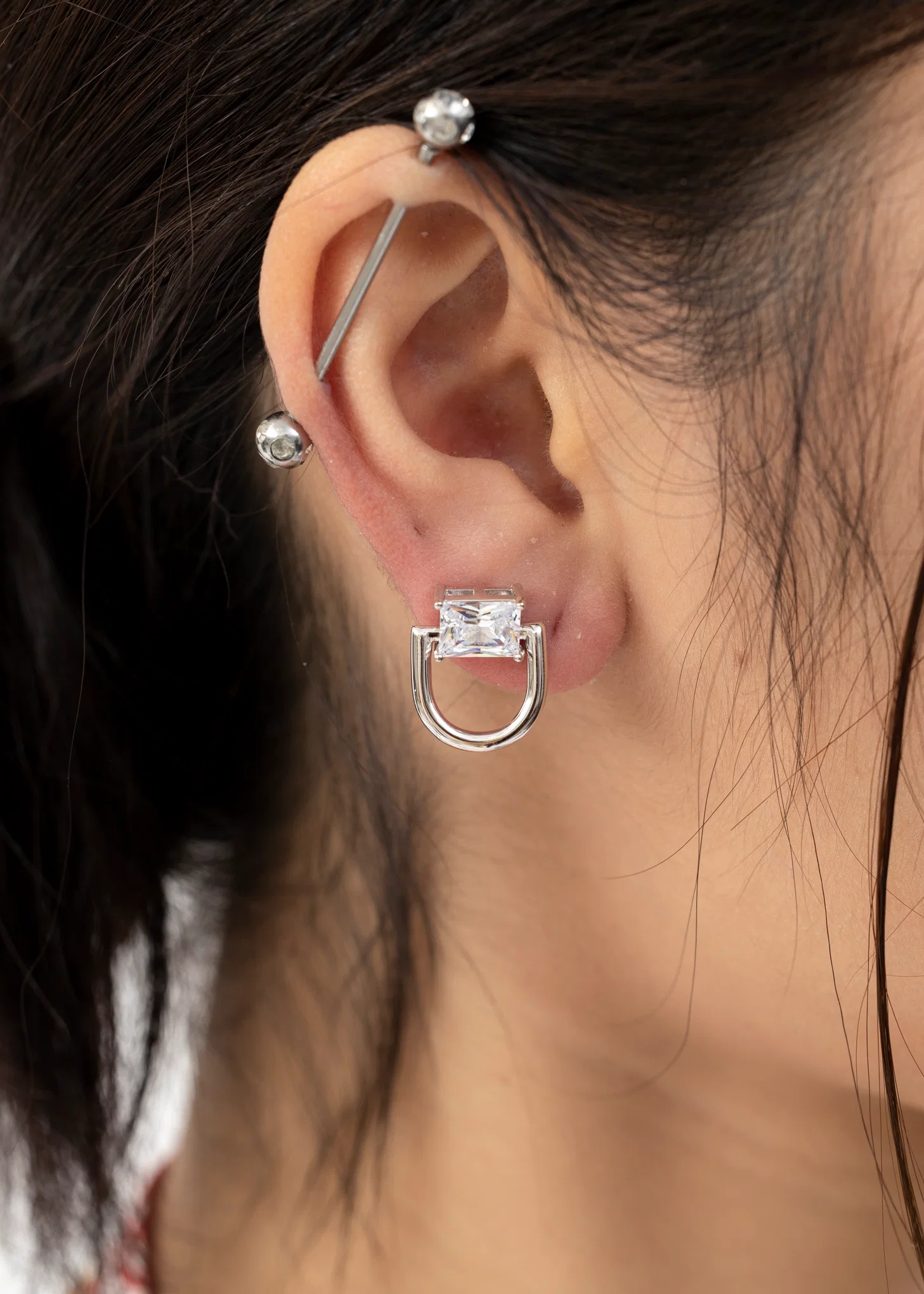 Silver And Rhinestone HUIXING Earring - Single - Image 3