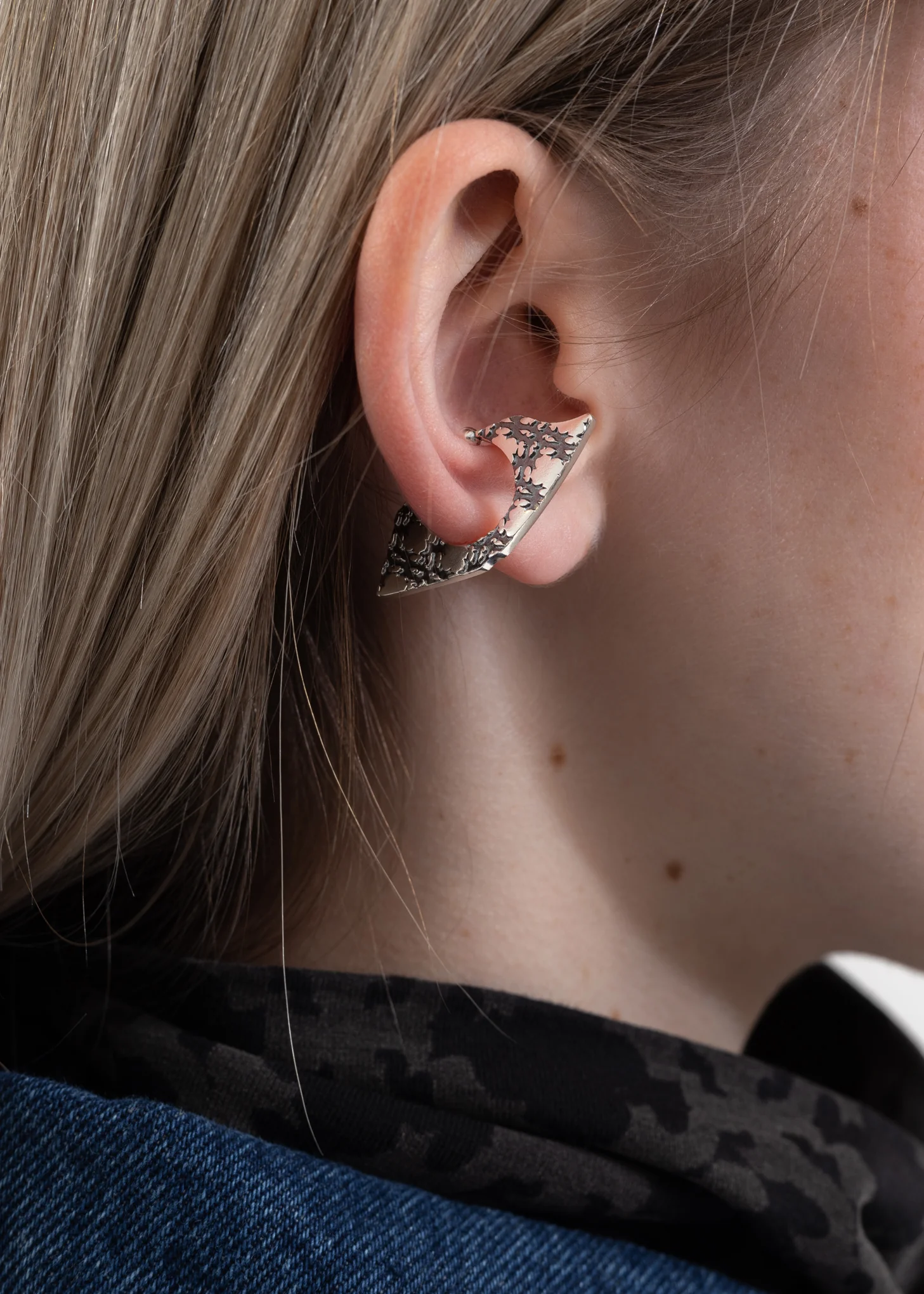 SILVER CHAIN FRAGMENT EAR CUFF - Image 7