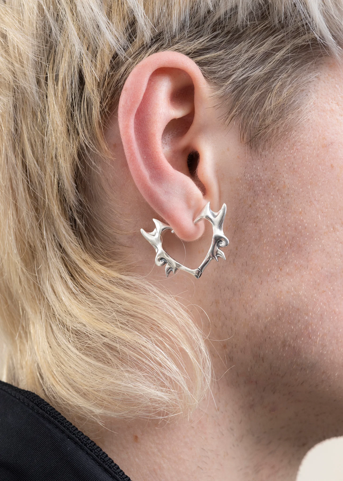 SILVER FLAME HEART EARRING - Image 2
