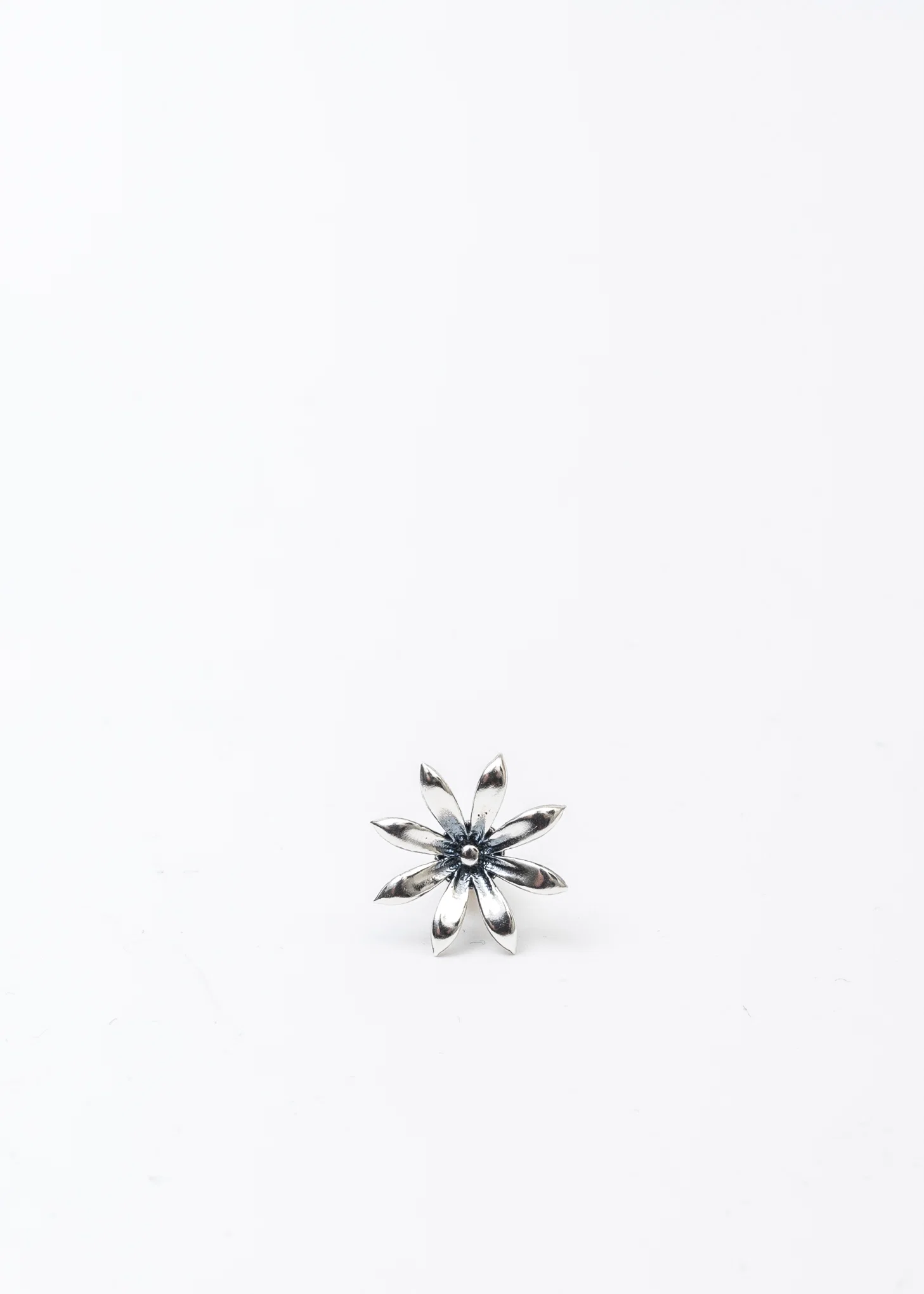 SILVER FLOWER EARRING - Image 6