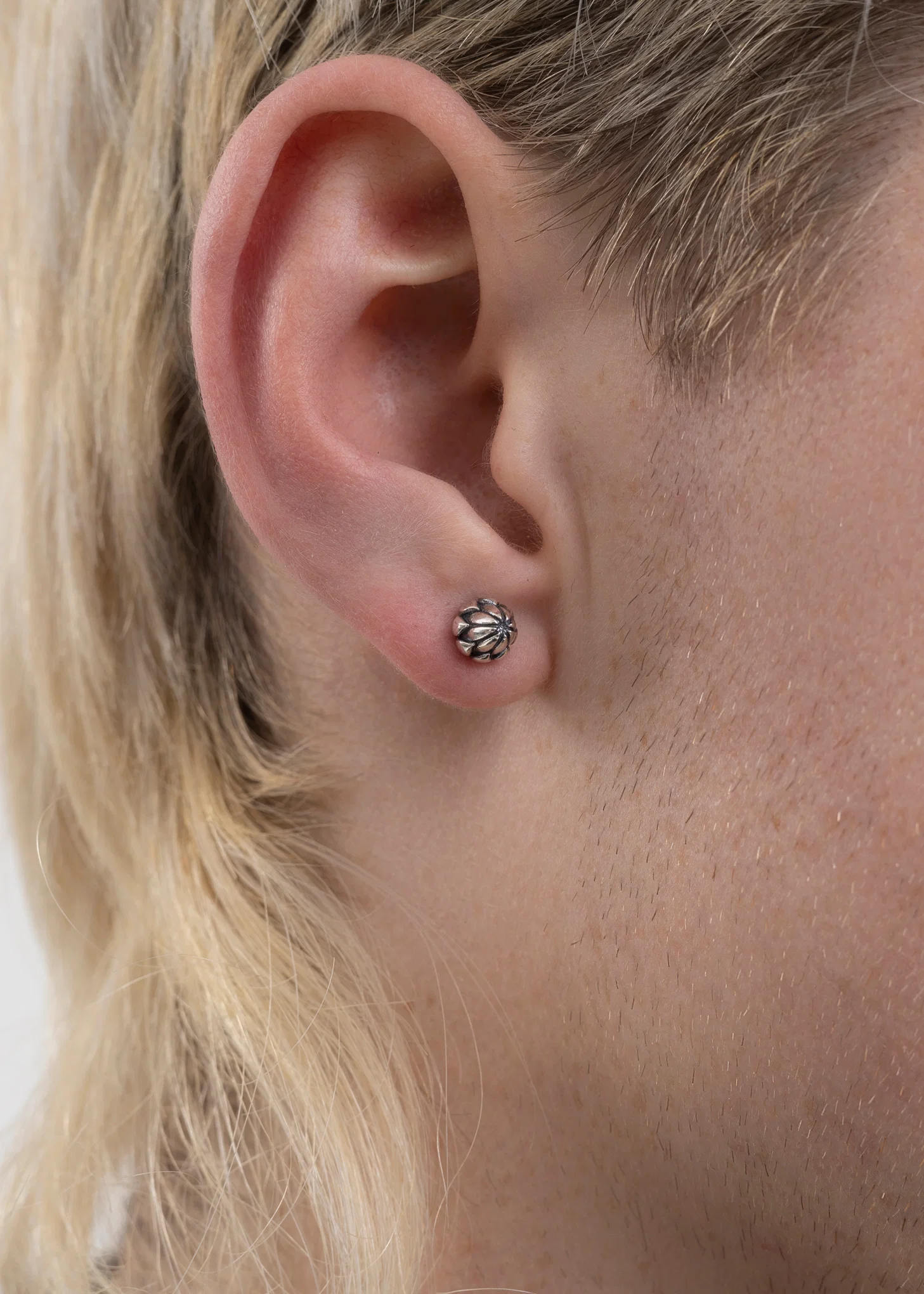 SILVER HALF OPEN BUD EARRING - Image 3