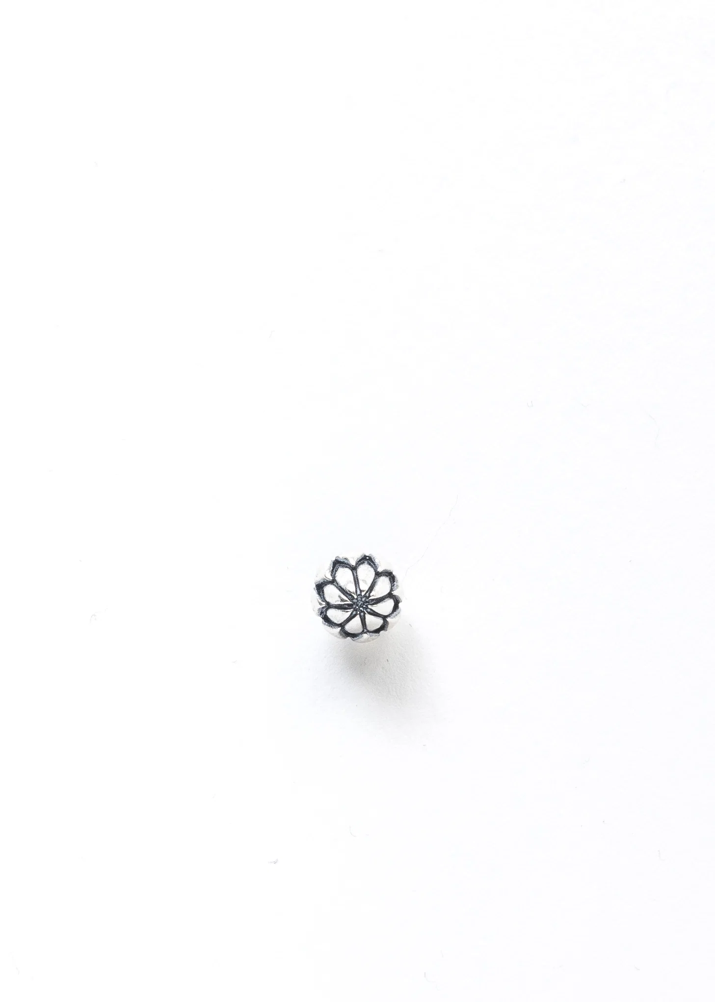 SILVER HALF OPEN BUD EARRING - Image 4