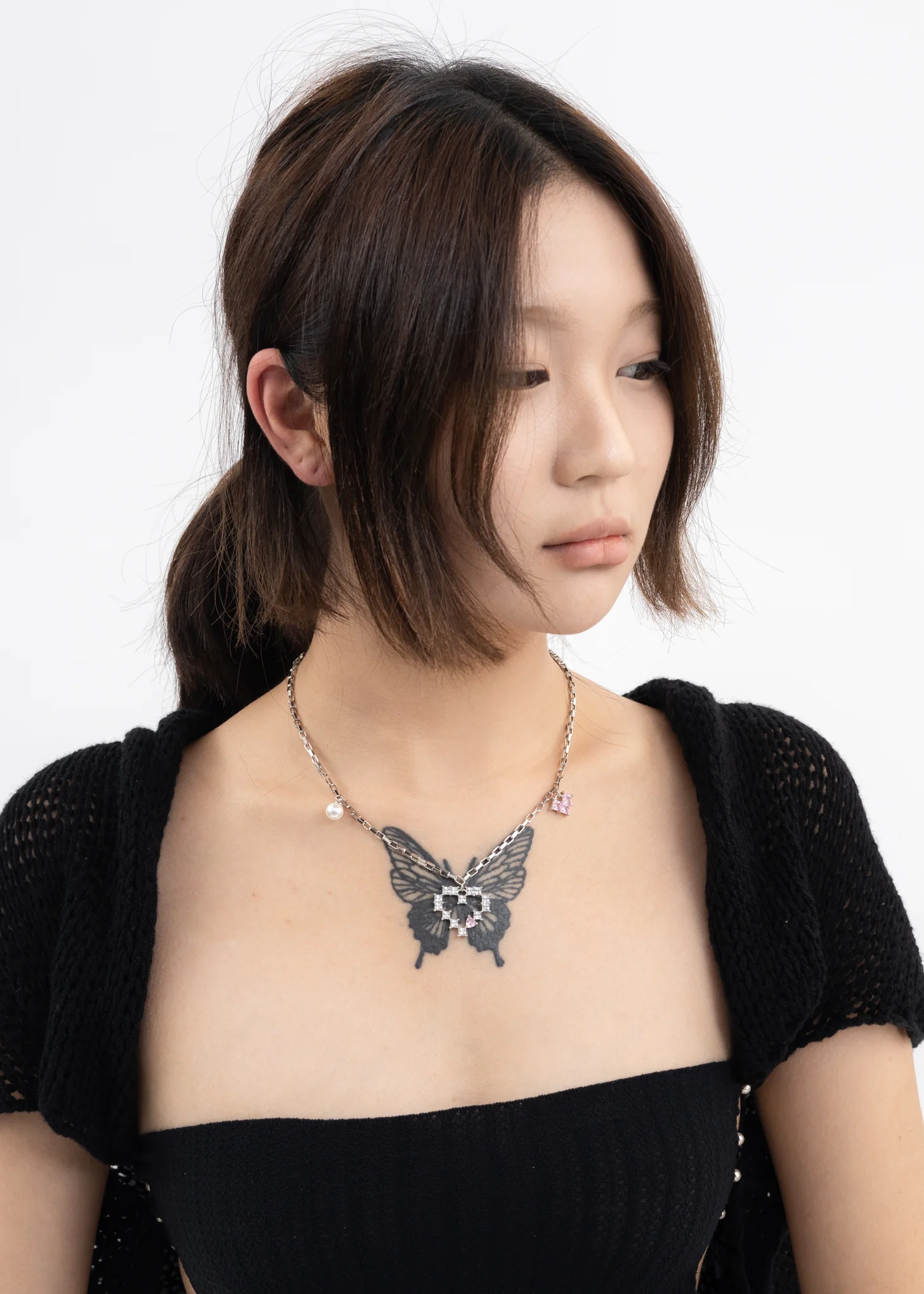 Silver/ Pearl And Rhinestone Hearts Necklace (CHUYU) - Image 2