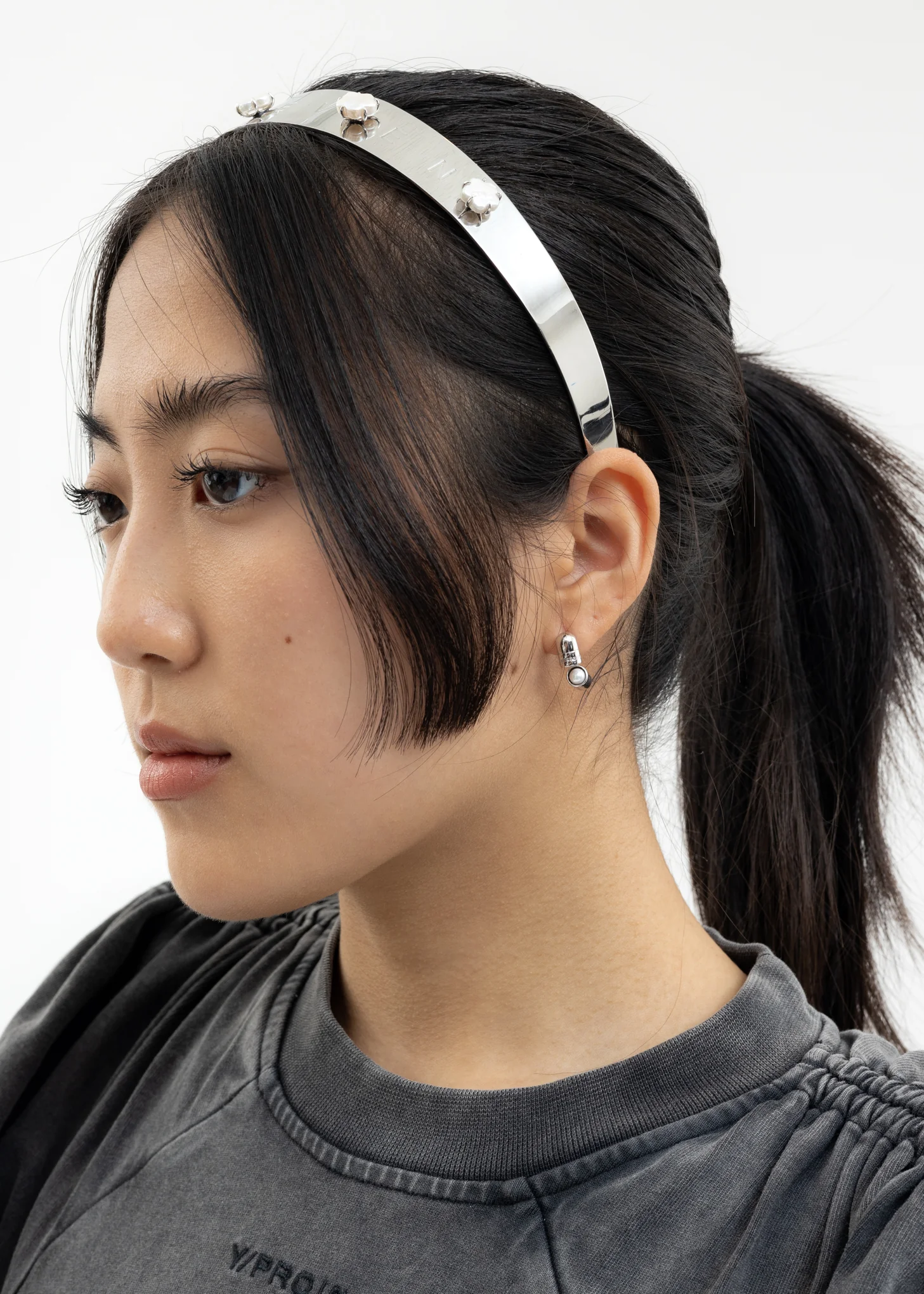 Silver Pearl Flowers Headband - Image 4