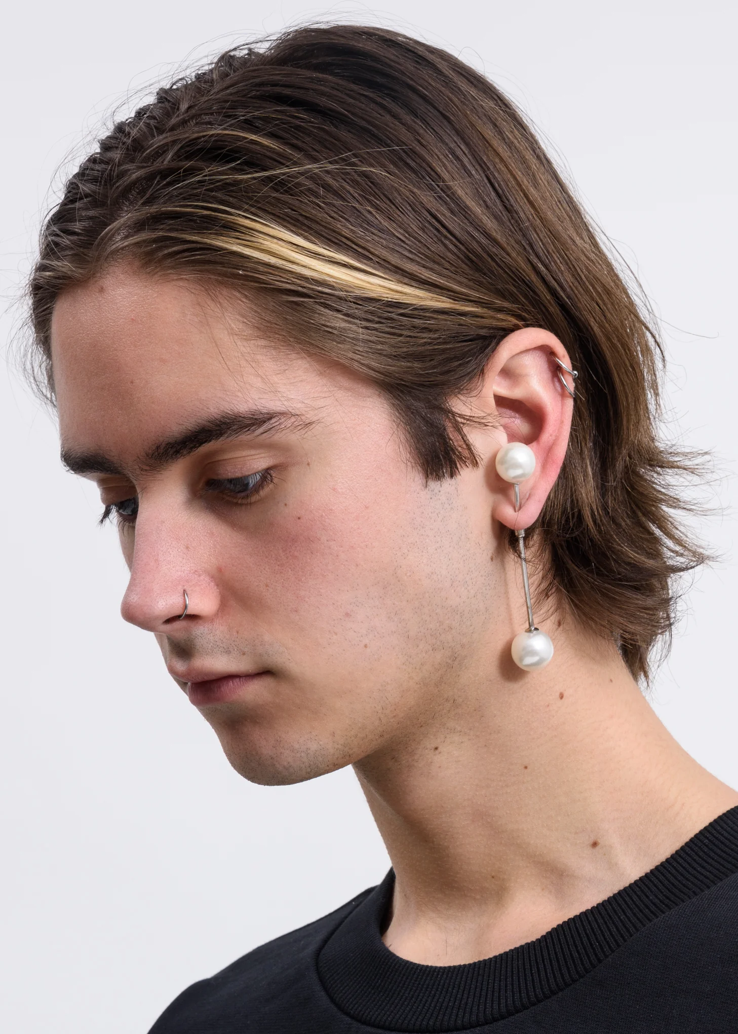 Silver Pearl Isa-16 Earring - Image 2