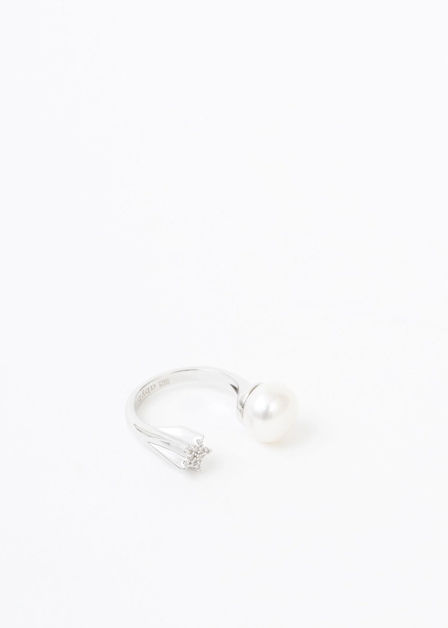 Silver Rhinestone Star And Pearl Ring