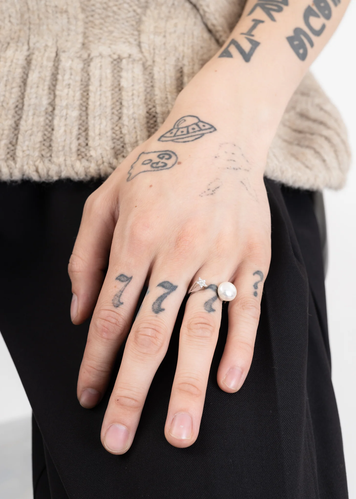 Silver Rhinestone Star And Pearl Ring - Image 2