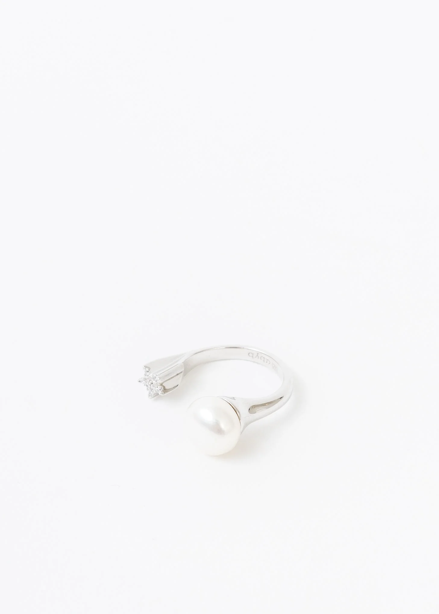 Silver Rhinestone Star And Pearl Ring - Image 3