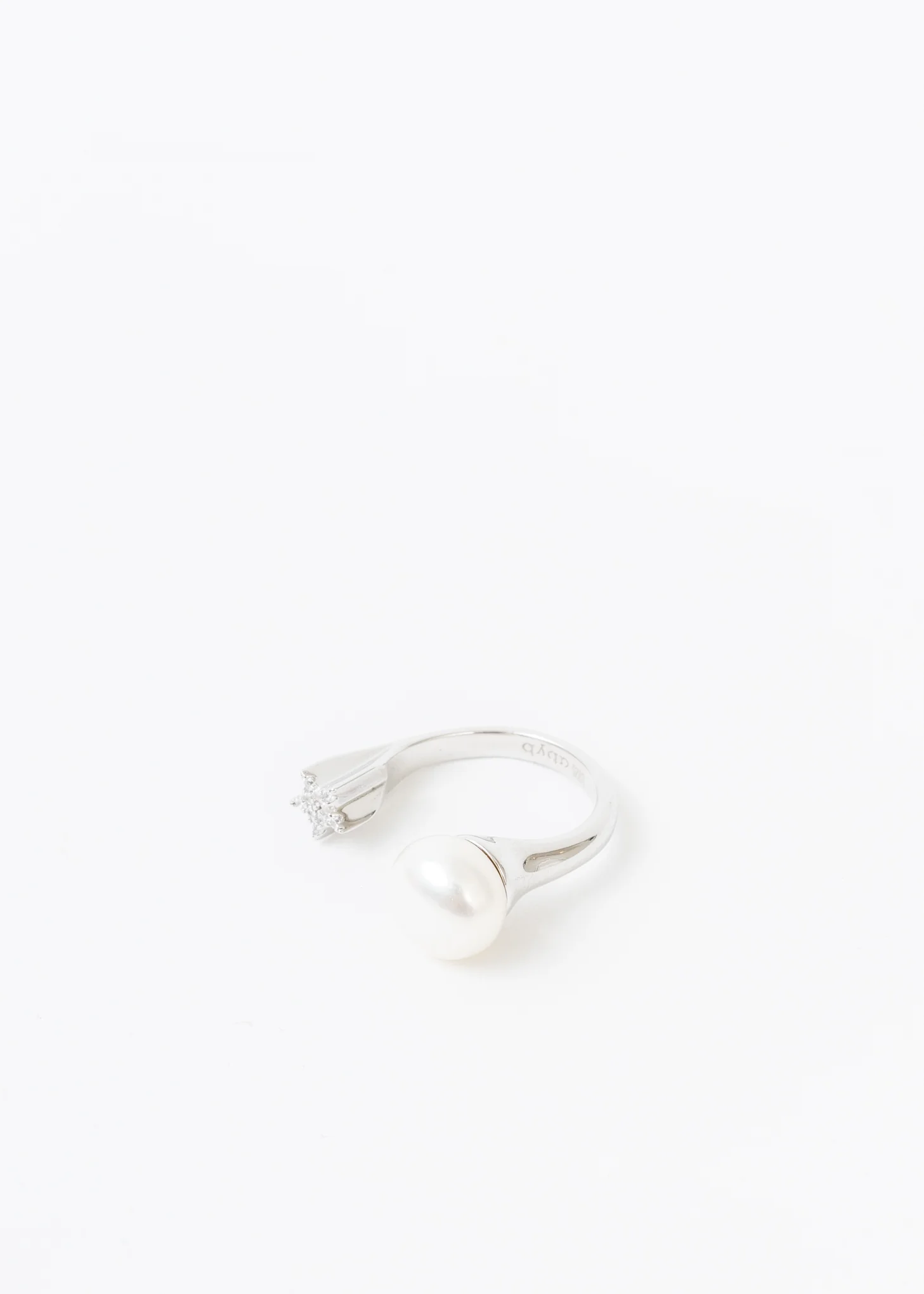 Silver Rhinestone Star And Pearl Ring - Image 3