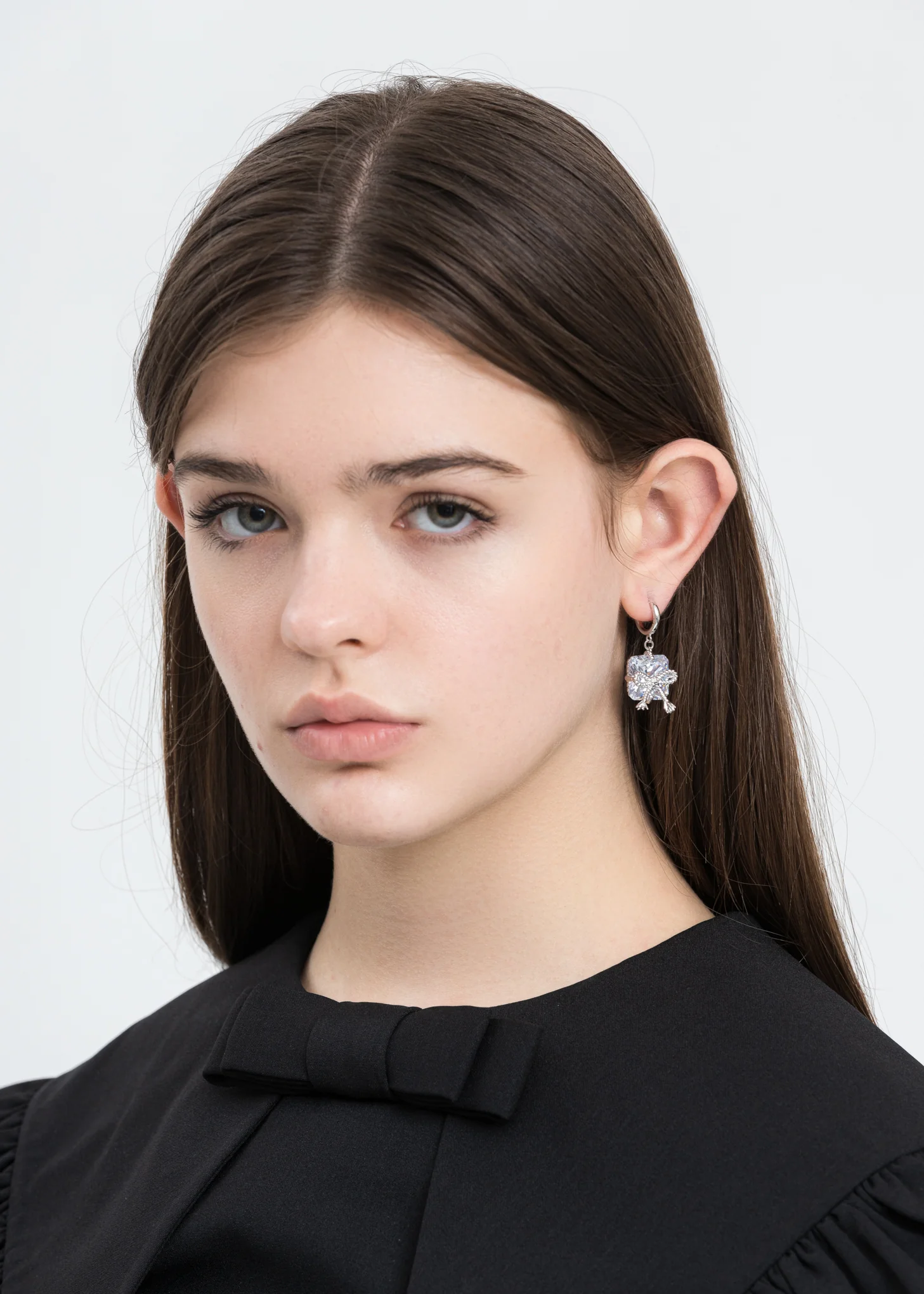 Silver Rope Bow Zircon Earring - Image 3