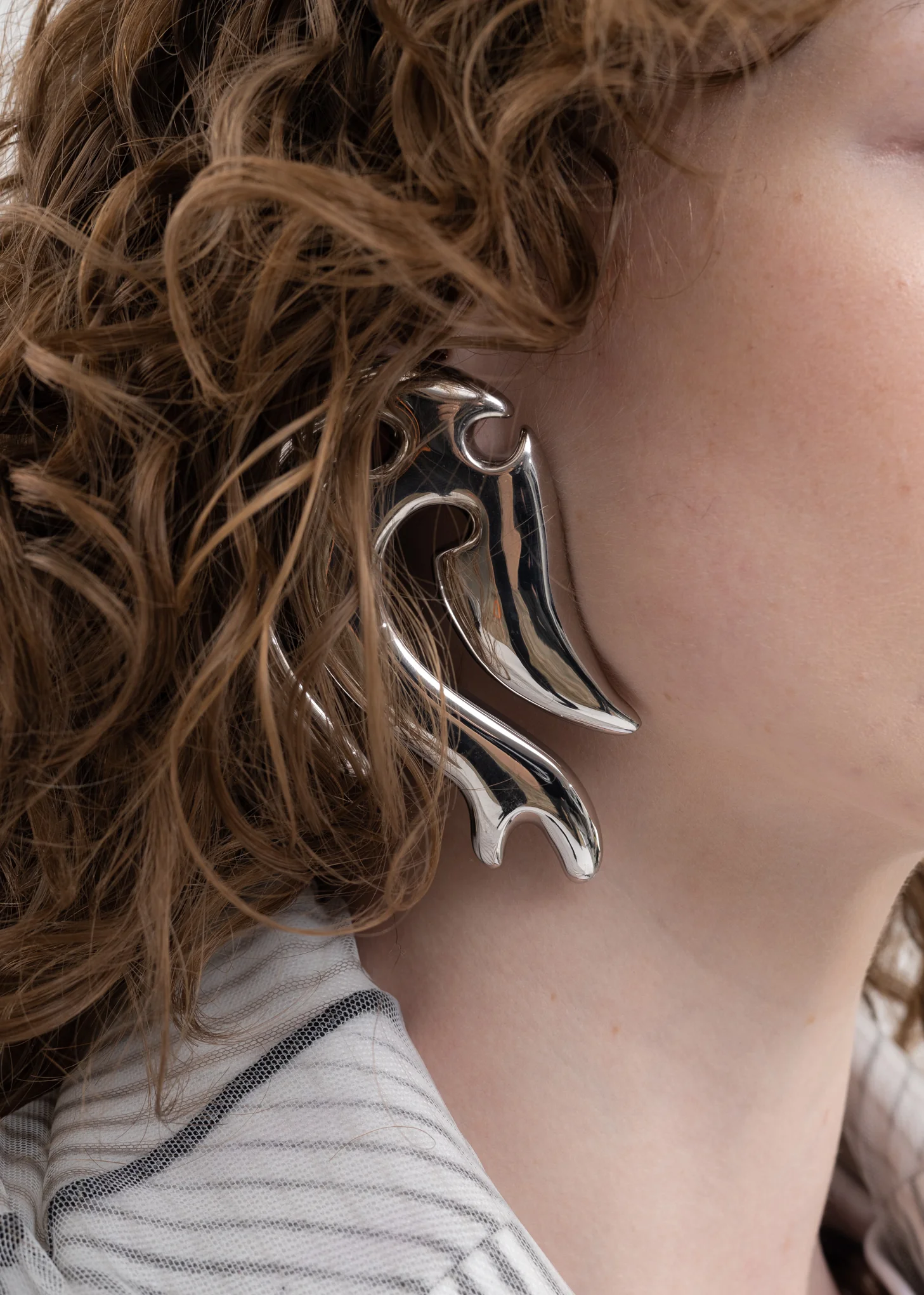 SILVER SCULPTED EARRING -Single - Image 3
