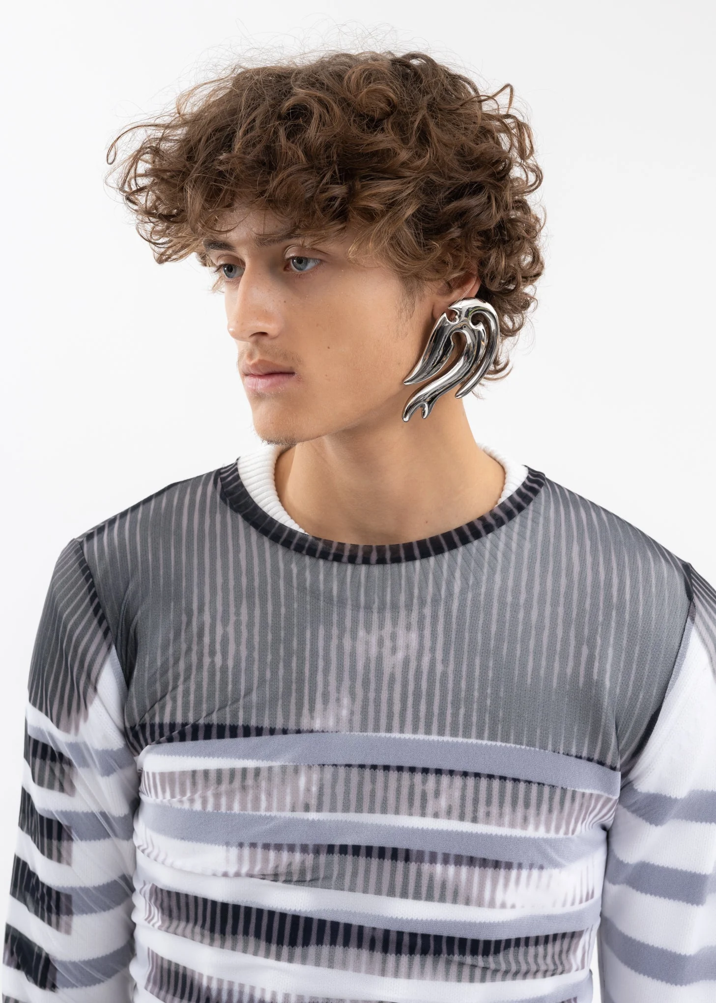SILVER SCULPTED EARRING -Single - Image 4