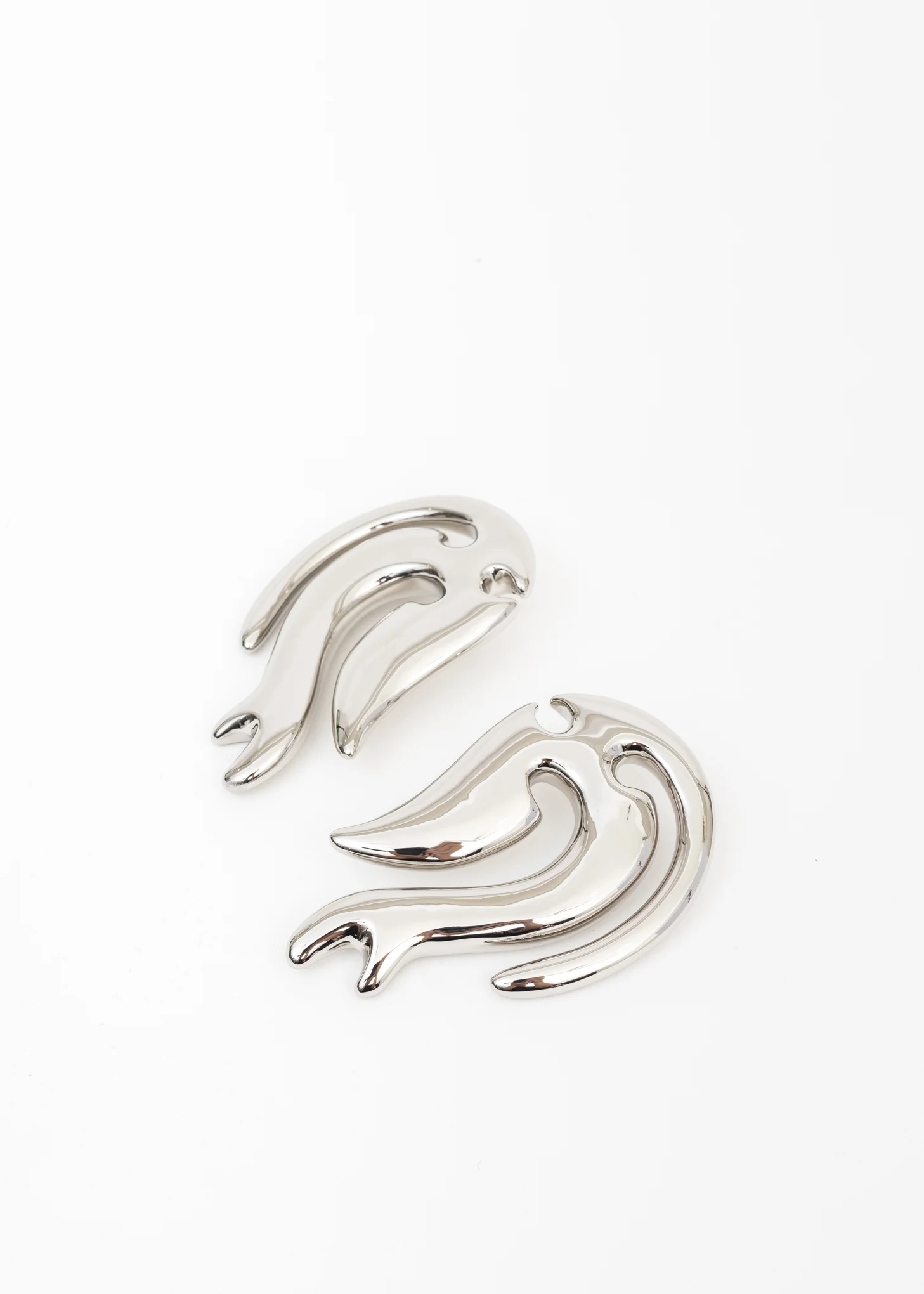 SILVER SCULPTED EARRING -Single - Image 5