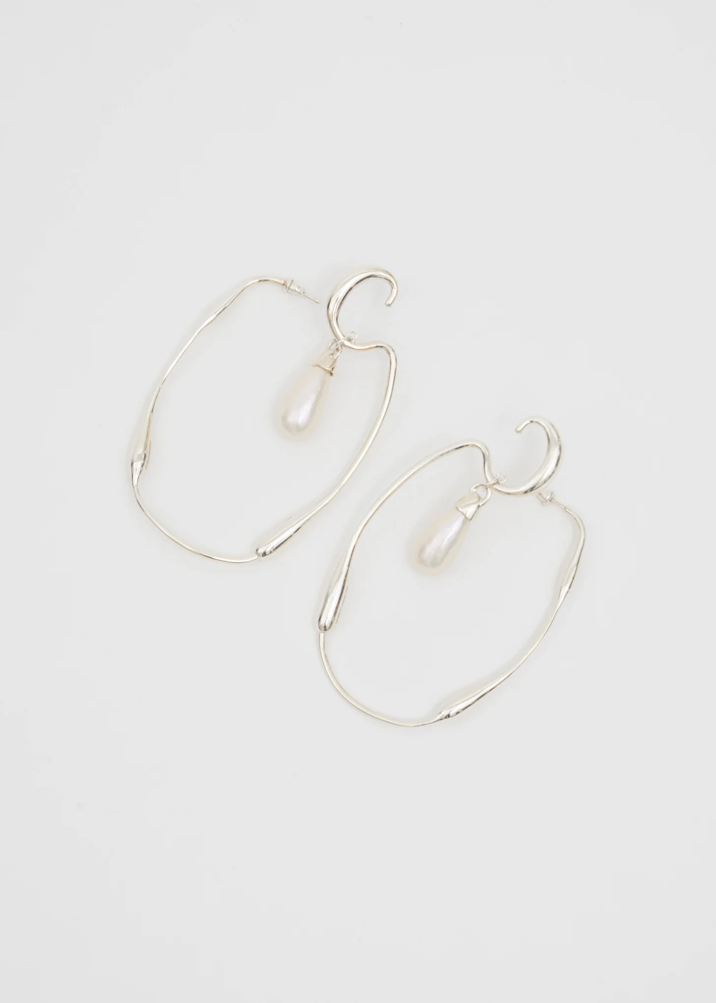 Silver Sculpture Earring (Pair)
