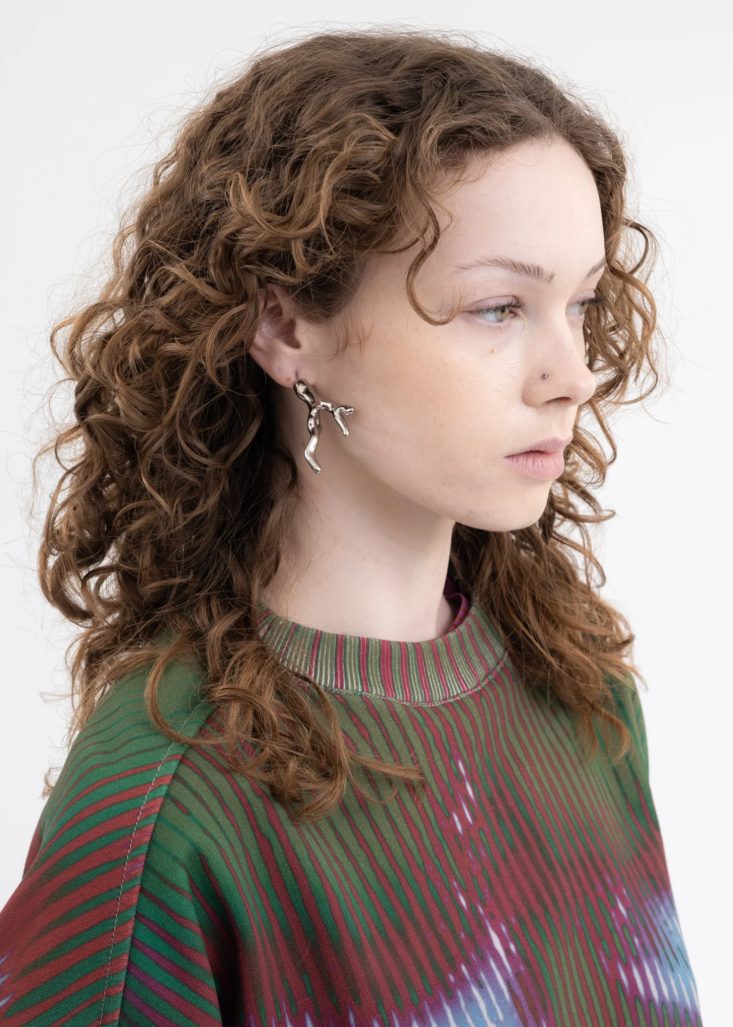SILVER SINGLE CORAL EARRING - Image 2
