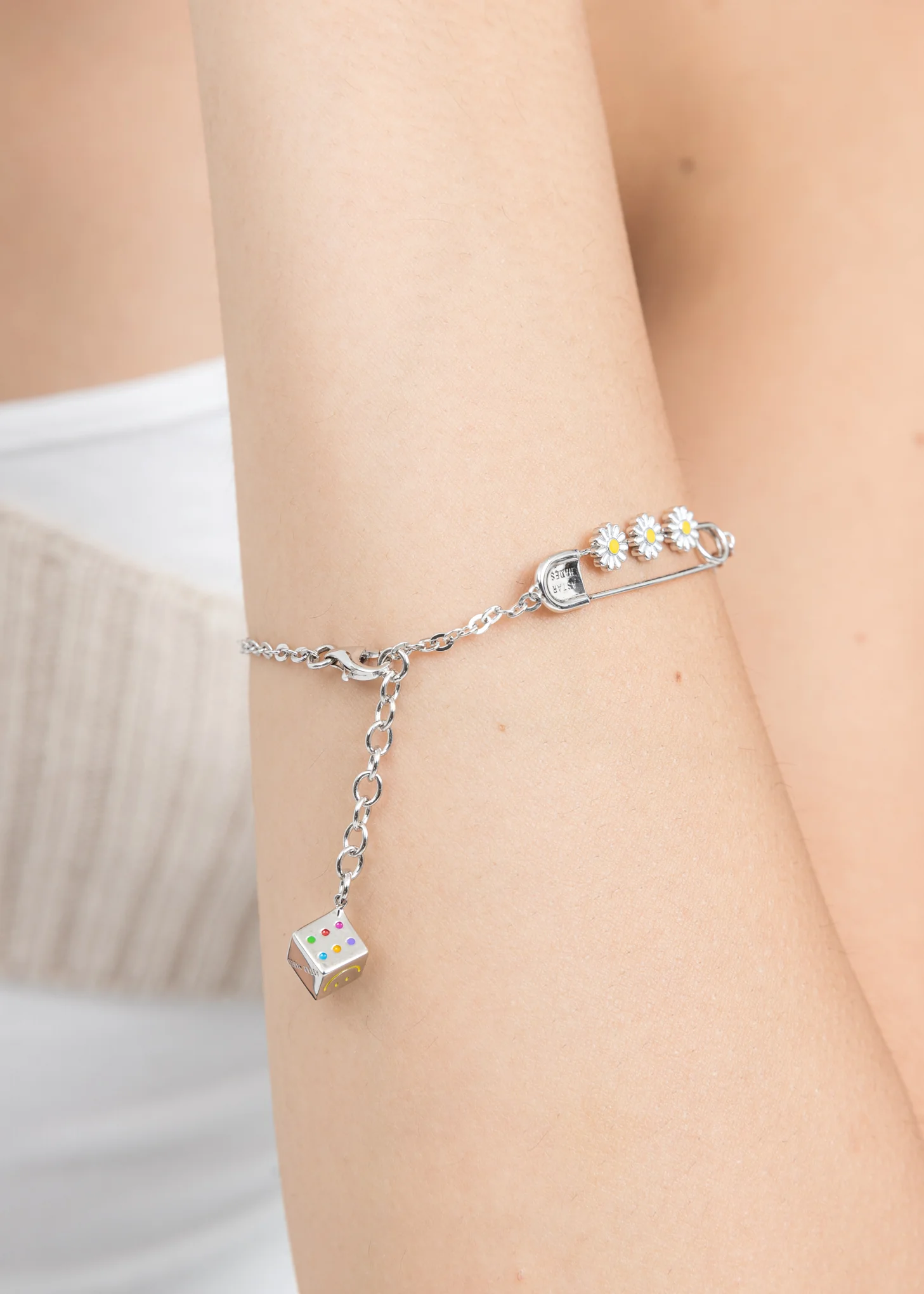 Silver Smile Face Daisy Bracelet - Image 3