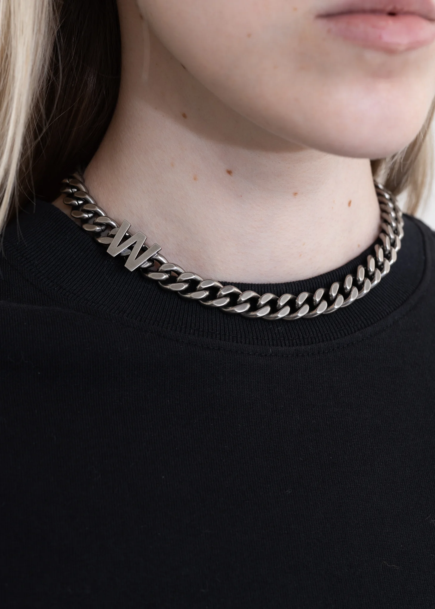 SILVER2 'W' LOGO MEDIUM CHAIN CHOKER - Image 3
