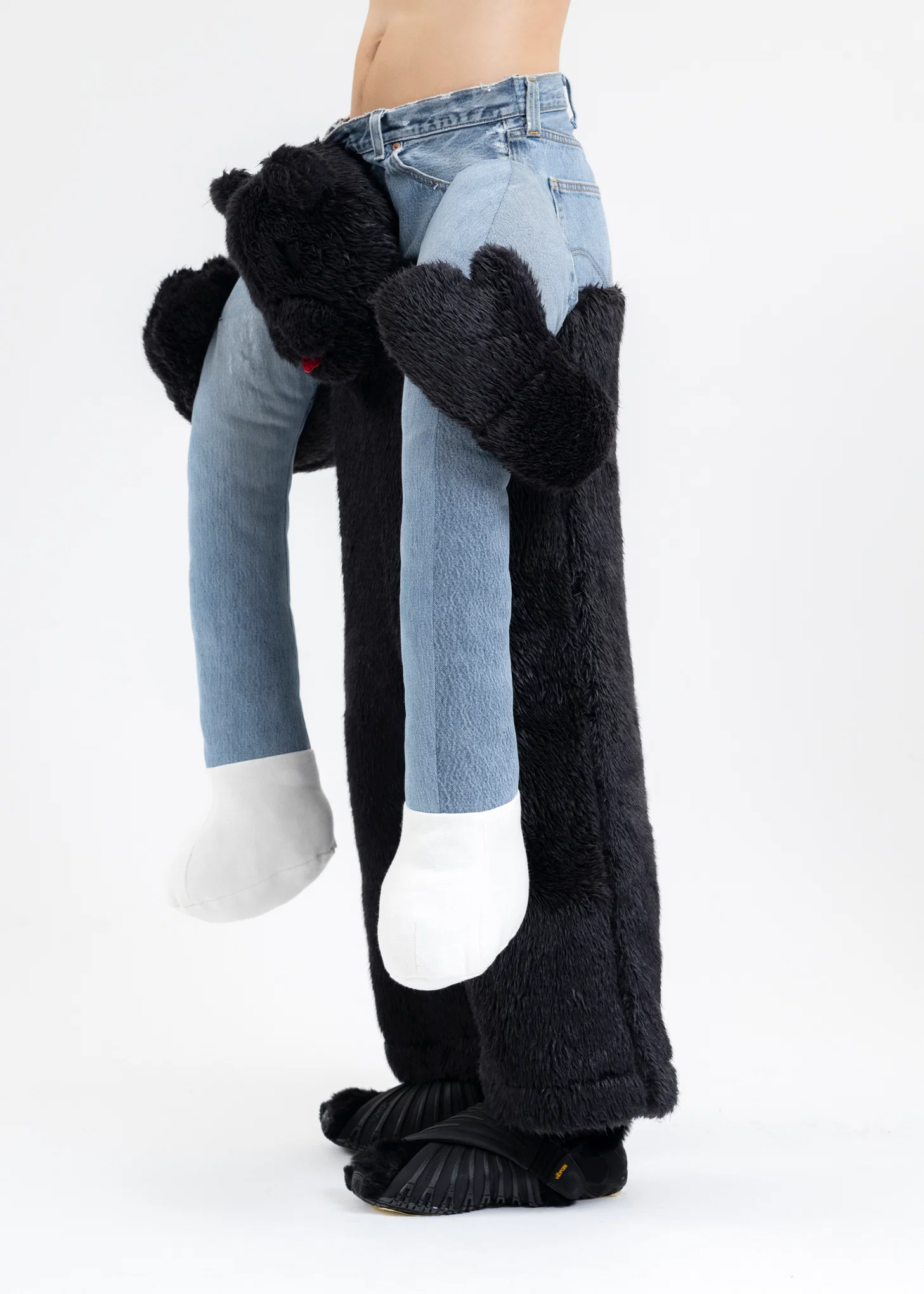 THE BEAR CARRYING ON YOU PANTS - Image 2