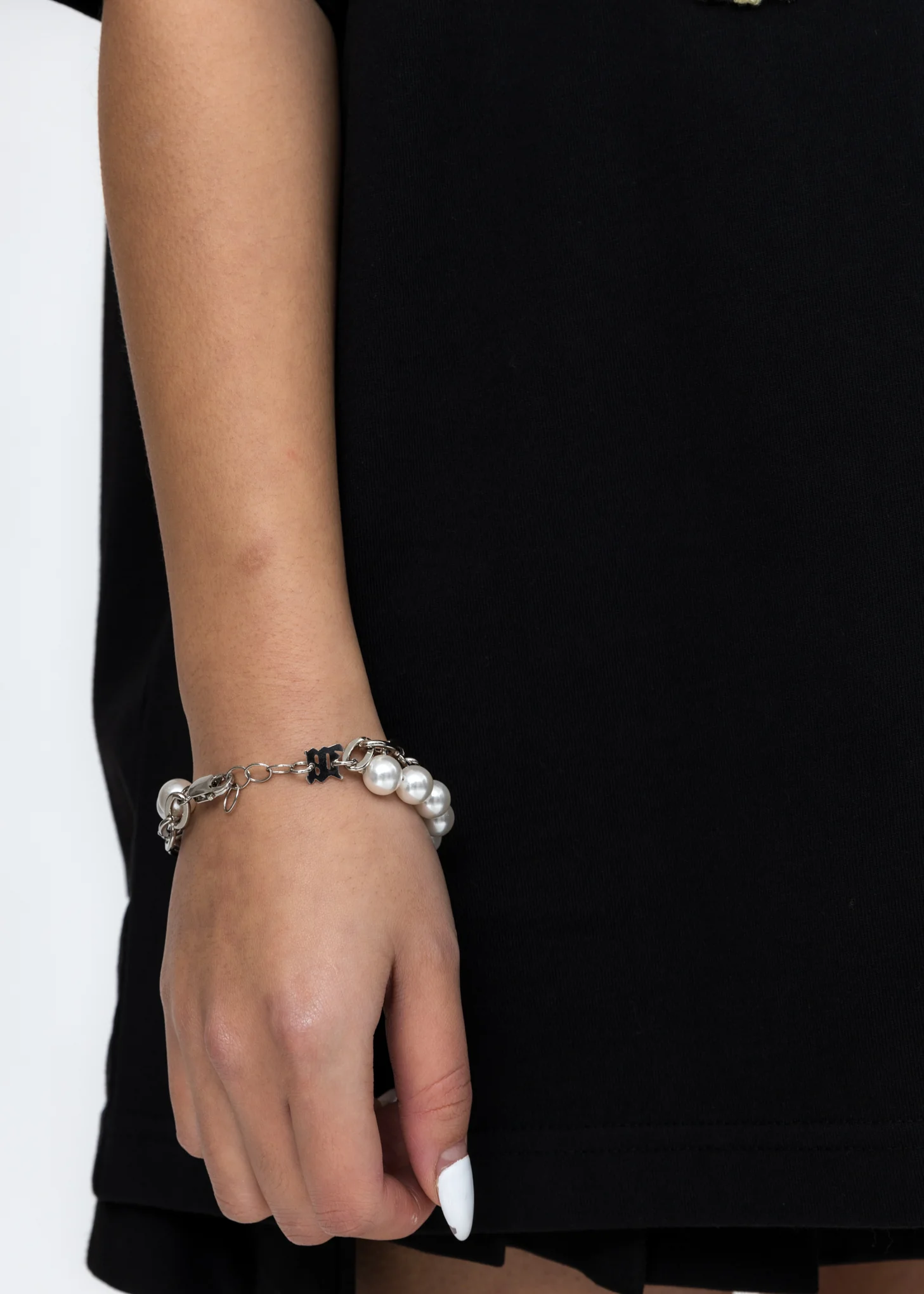 Twisted Chain and White Pearl Bracelet - Image 2