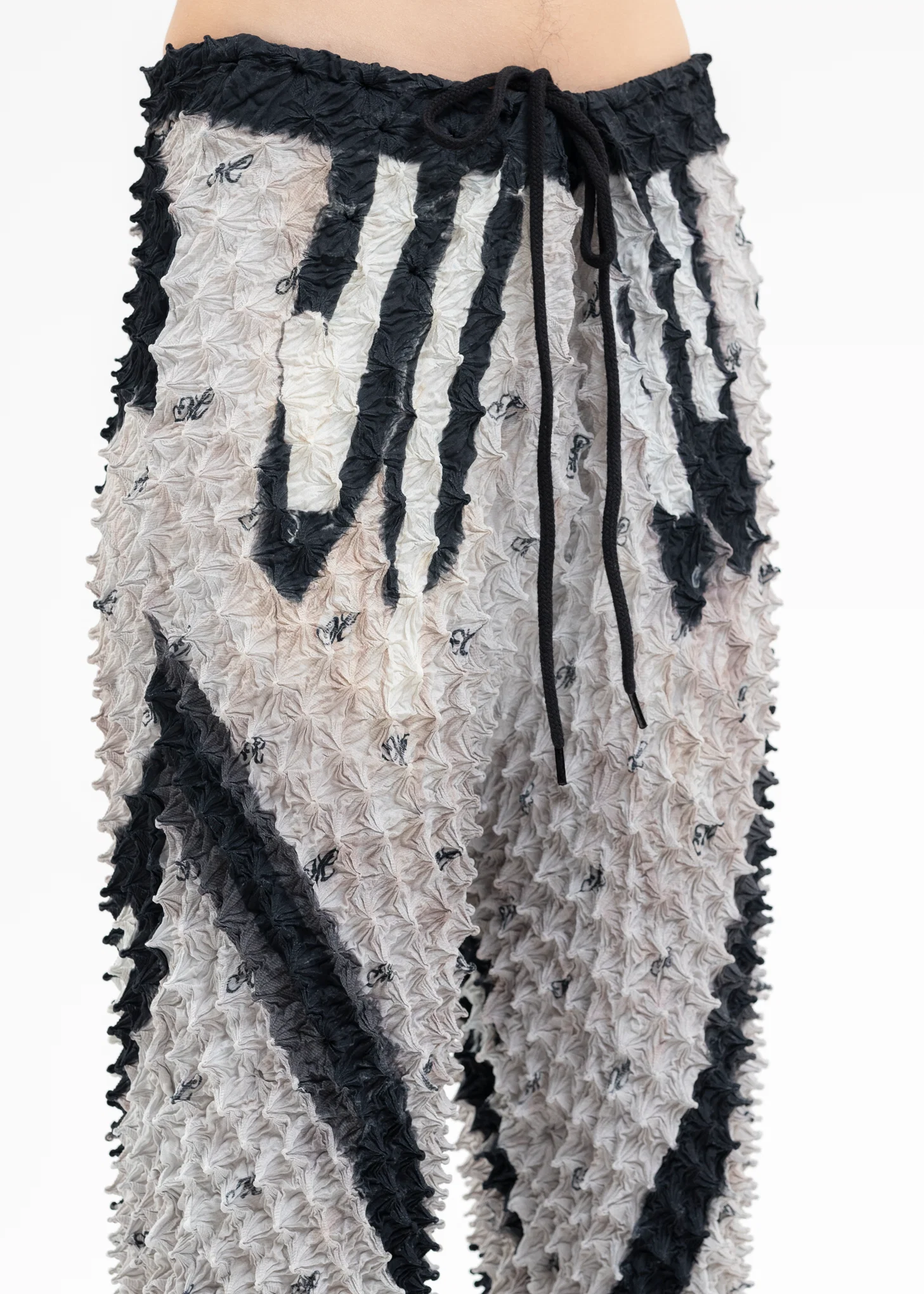 VICTORIAN SPIKY PANTS - Image 4
