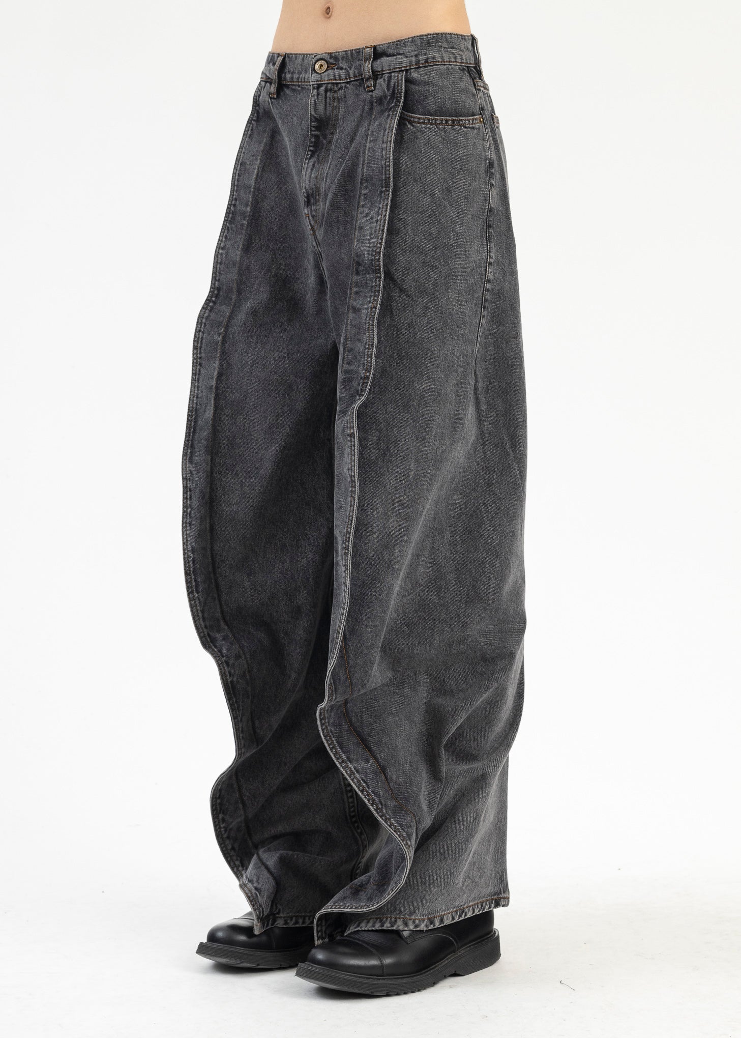 VINTAGE BLACK EVERGREEN BANANA JEANS - Image 2