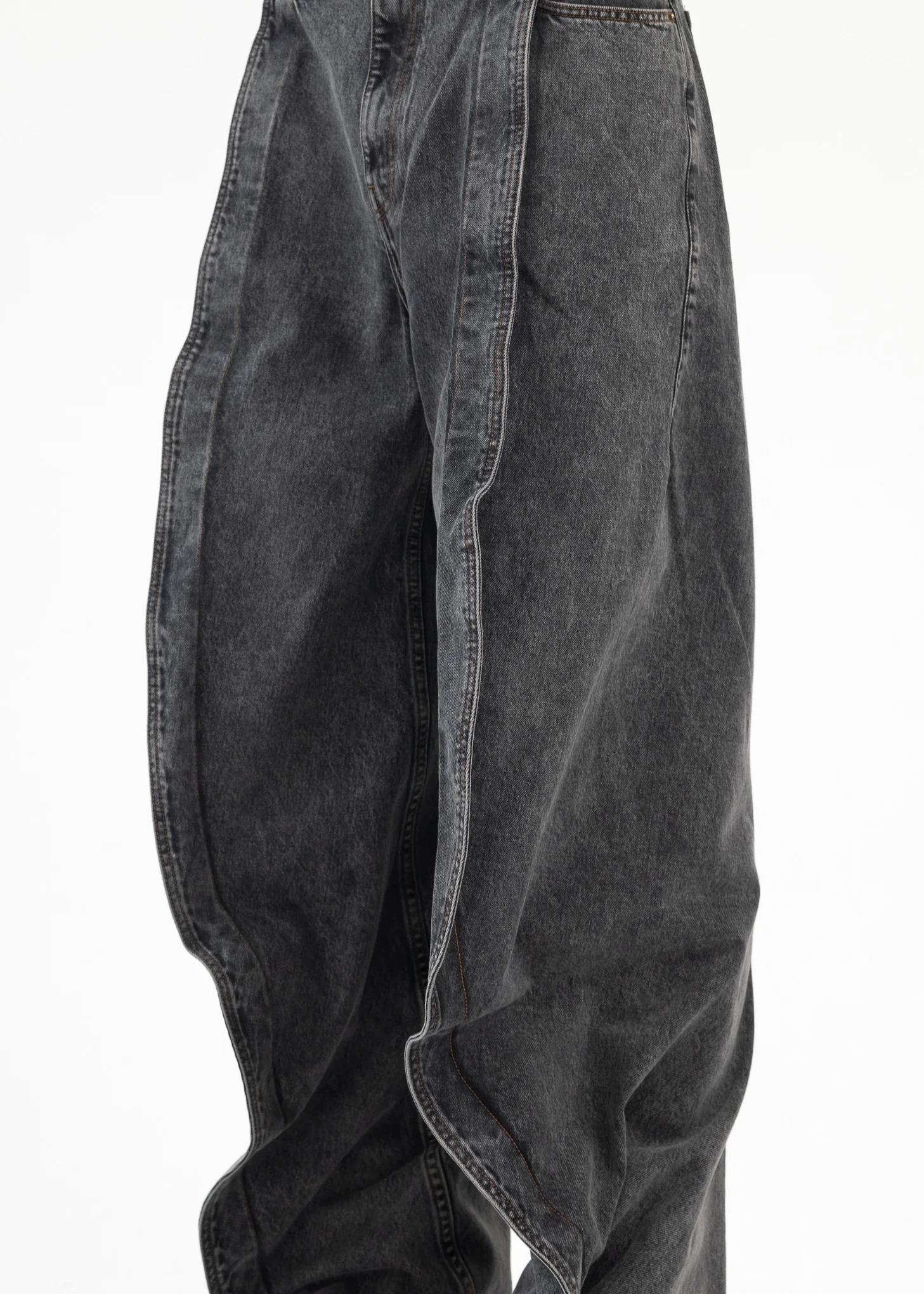 VINTAGE BLACK EVERGREEN BANANA JEANS - Image 3