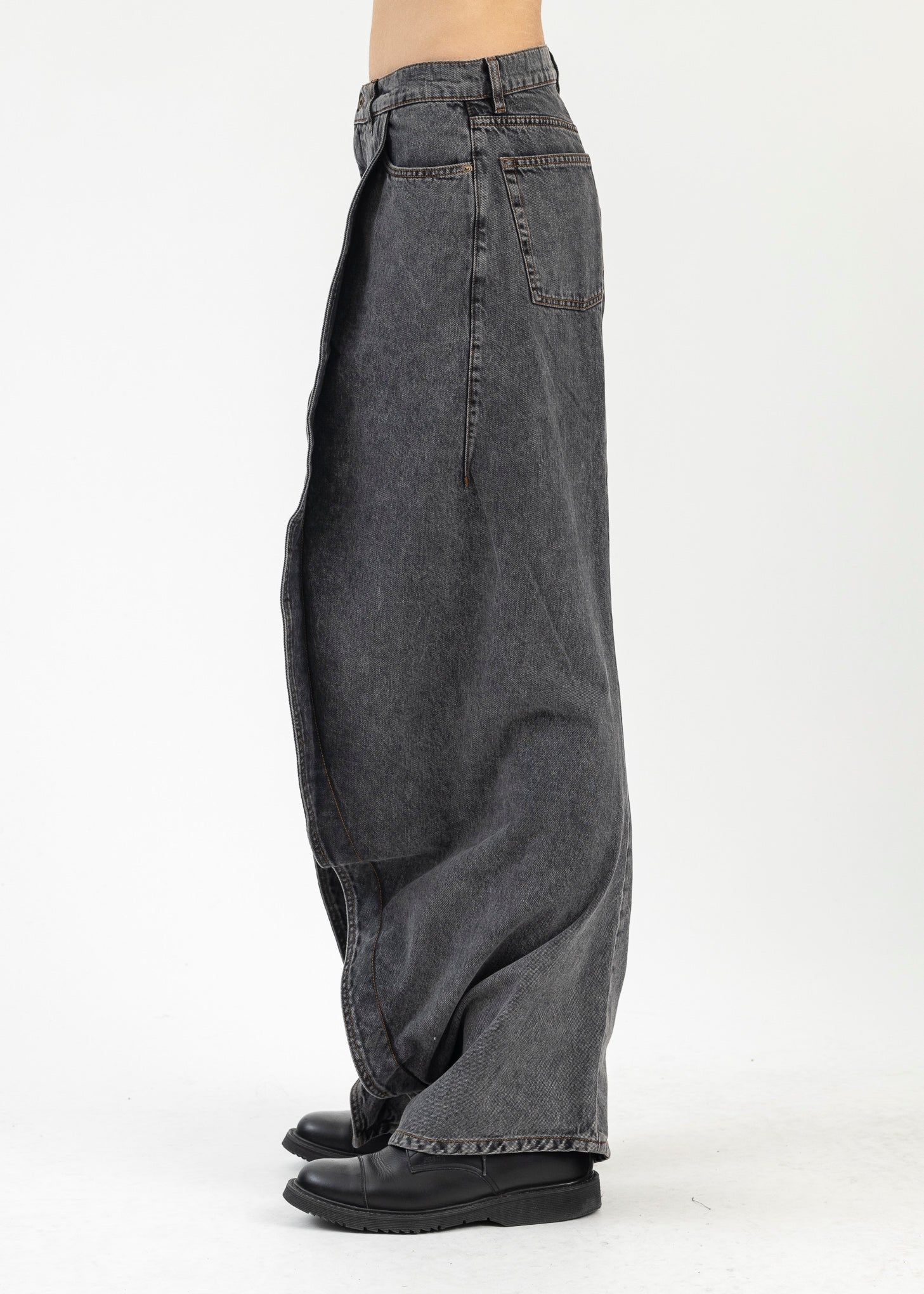 VINTAGE BLACK EVERGREEN BANANA JEANS - Image 4