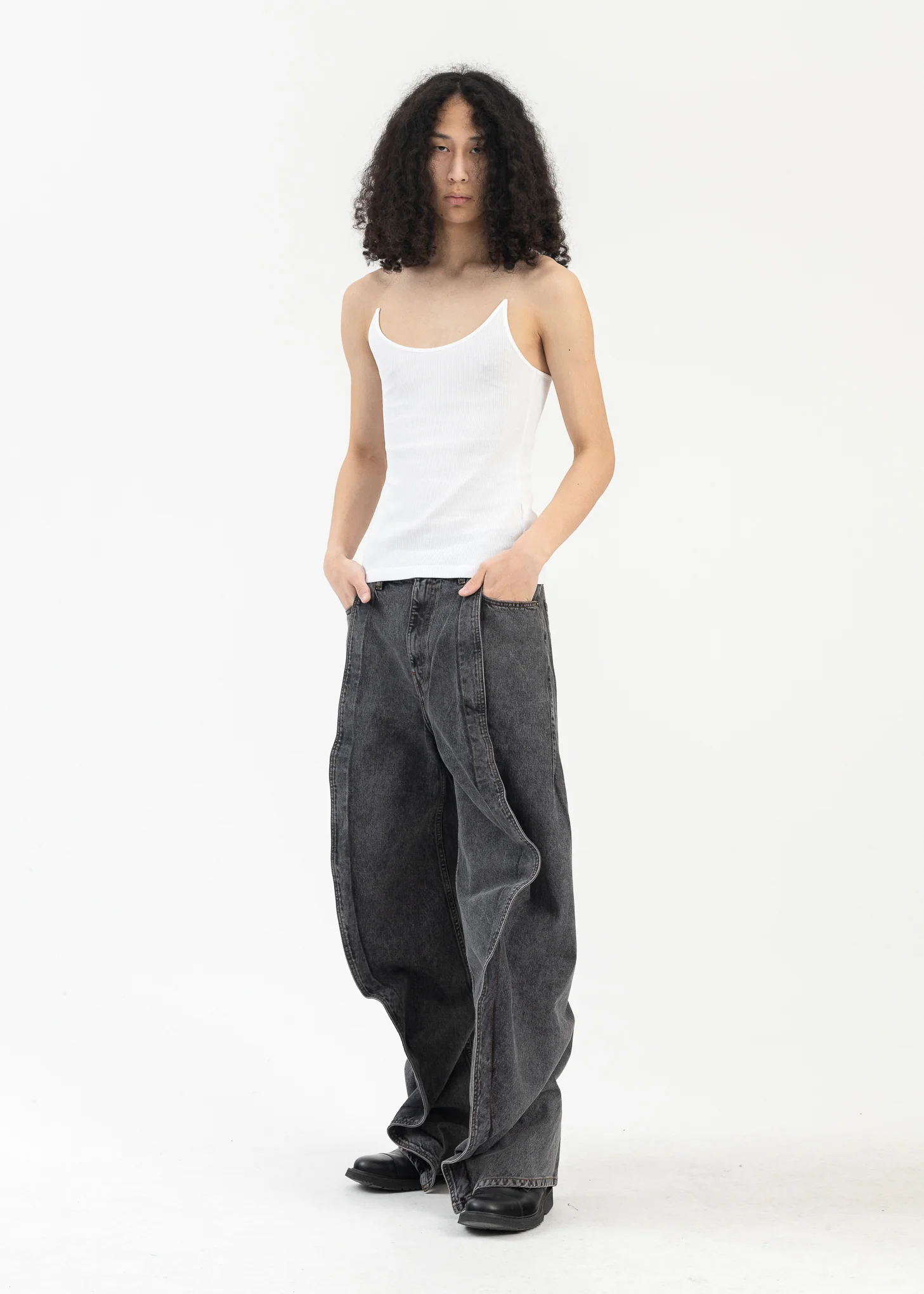 VINTAGE BLACK EVERGREEN BANANA JEANS - Image 6
