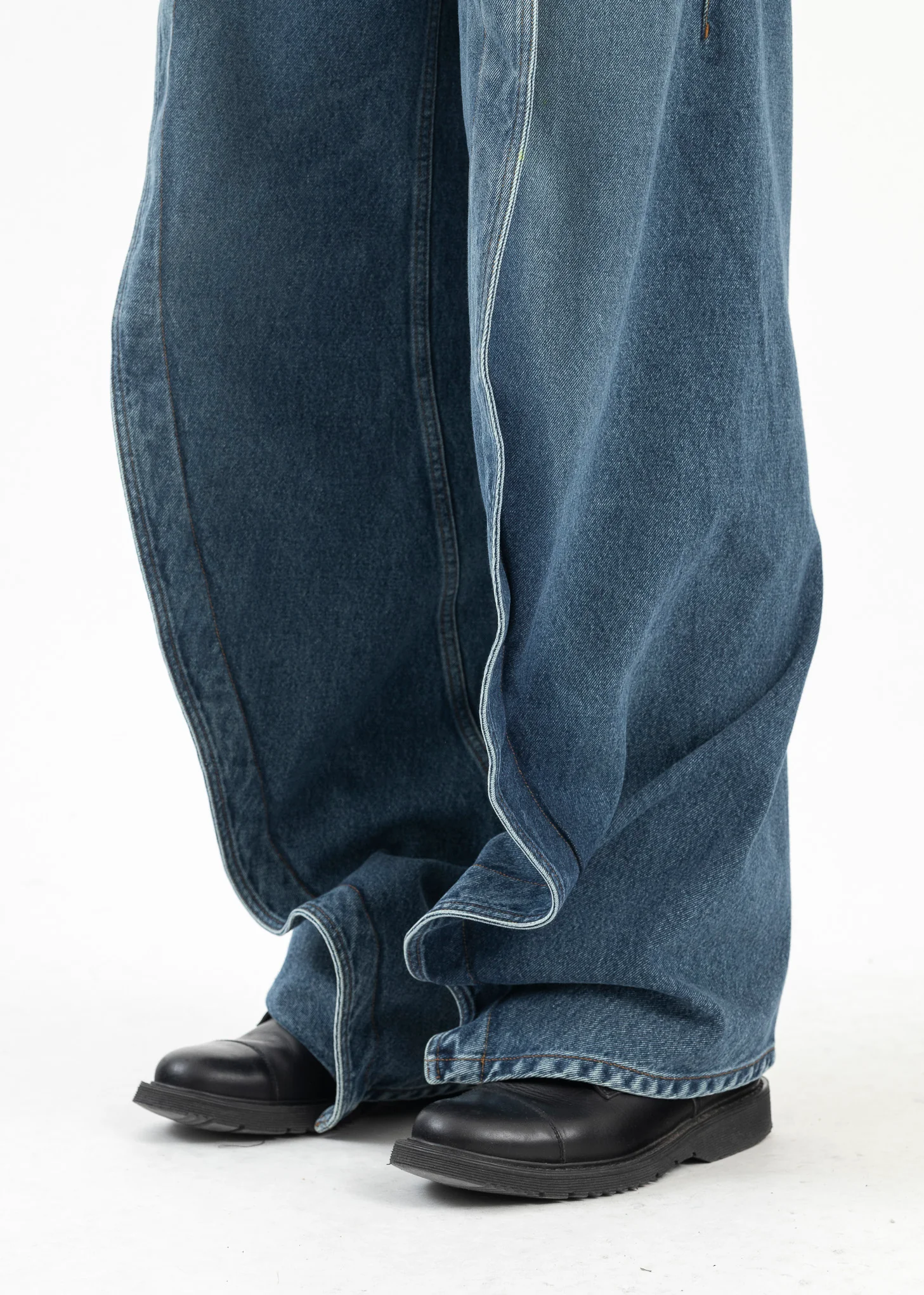 VINTAGE BLUE EVERGREEN BANANA JEANS - Image 3