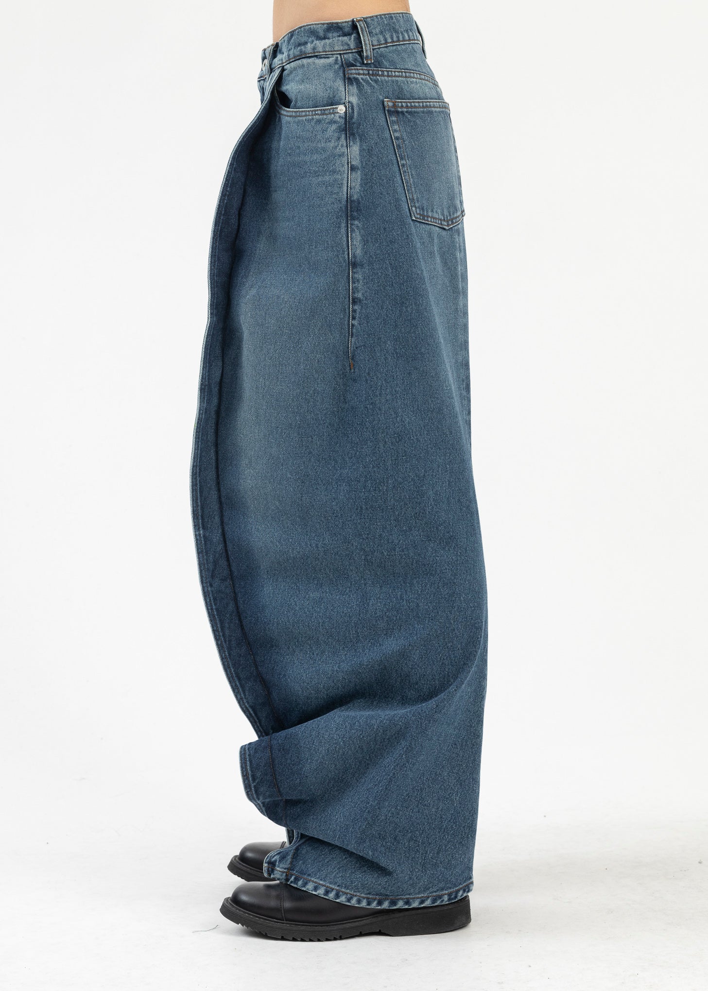 VINTAGE BLUE EVERGREEN BANANA JEANS - Image 4