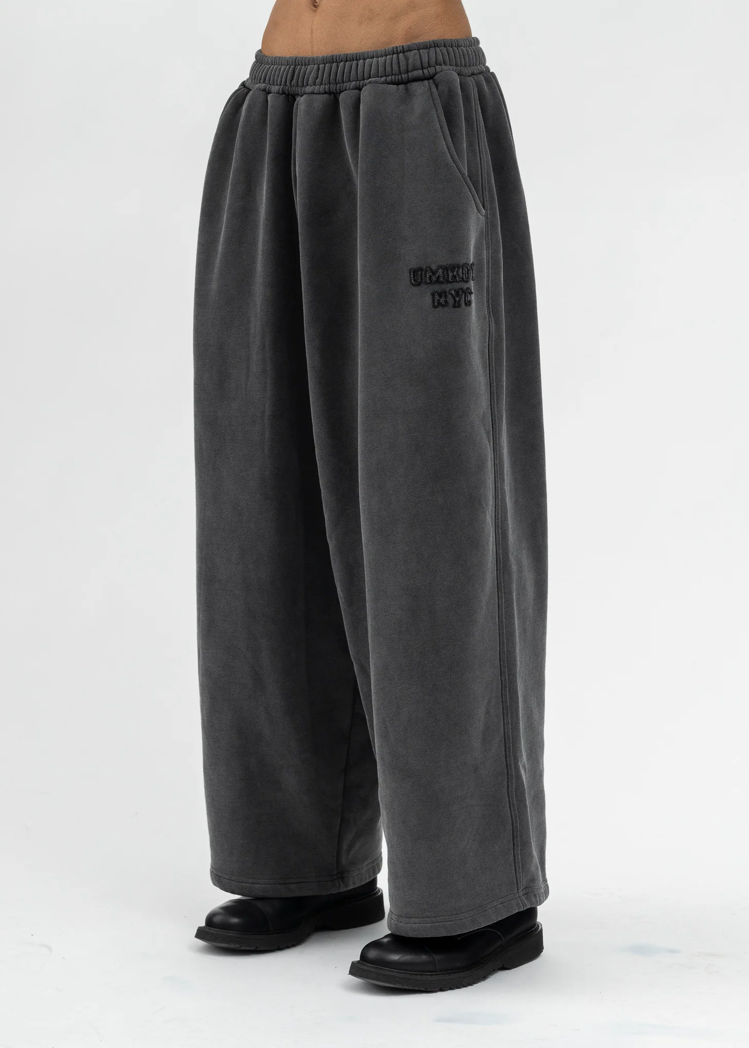 WASH BLACK SWEATER PANTS - Image 2