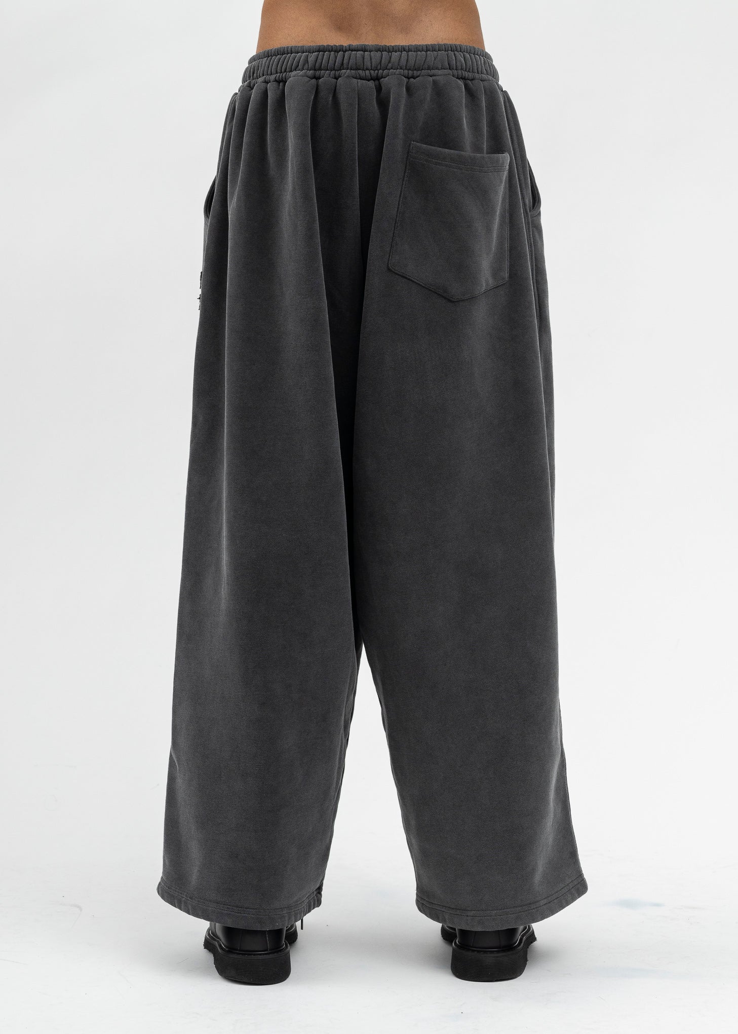 WASH BLACK SWEATER PANTS - Image 3