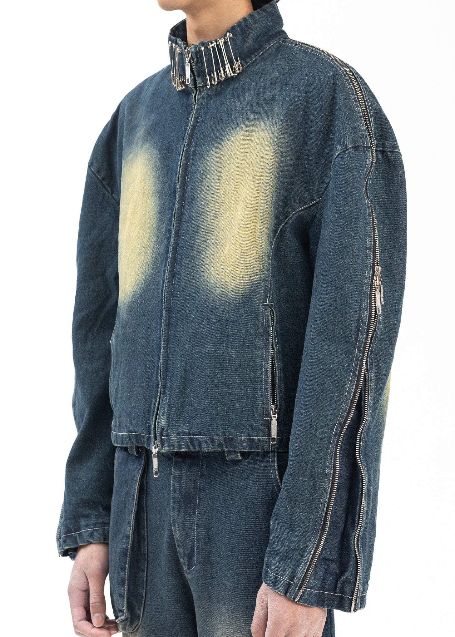 WASH BLUE PINS DENIM JACKET - Image 2