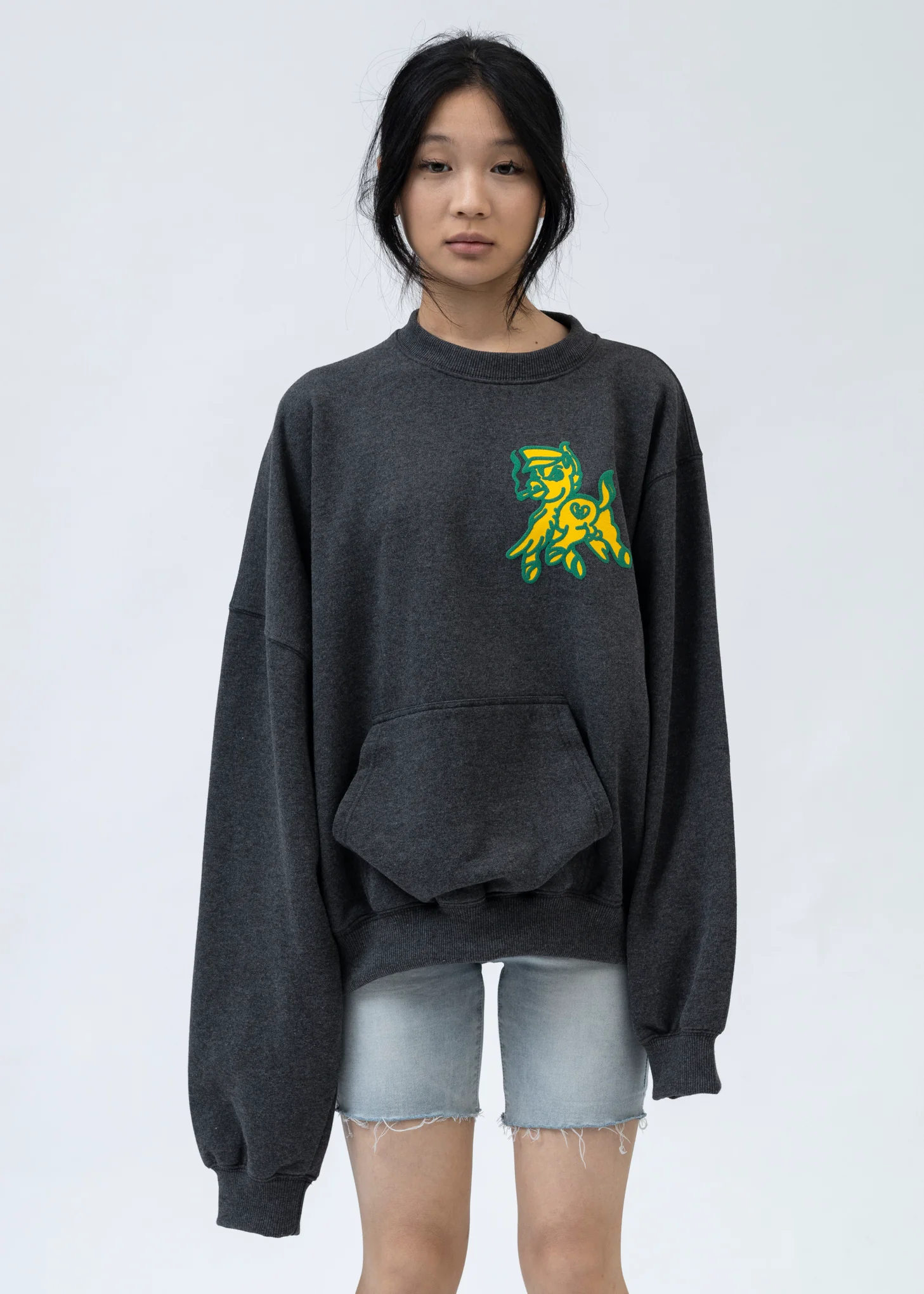 WASHED BLACK TWISTED SWEATSHIRT