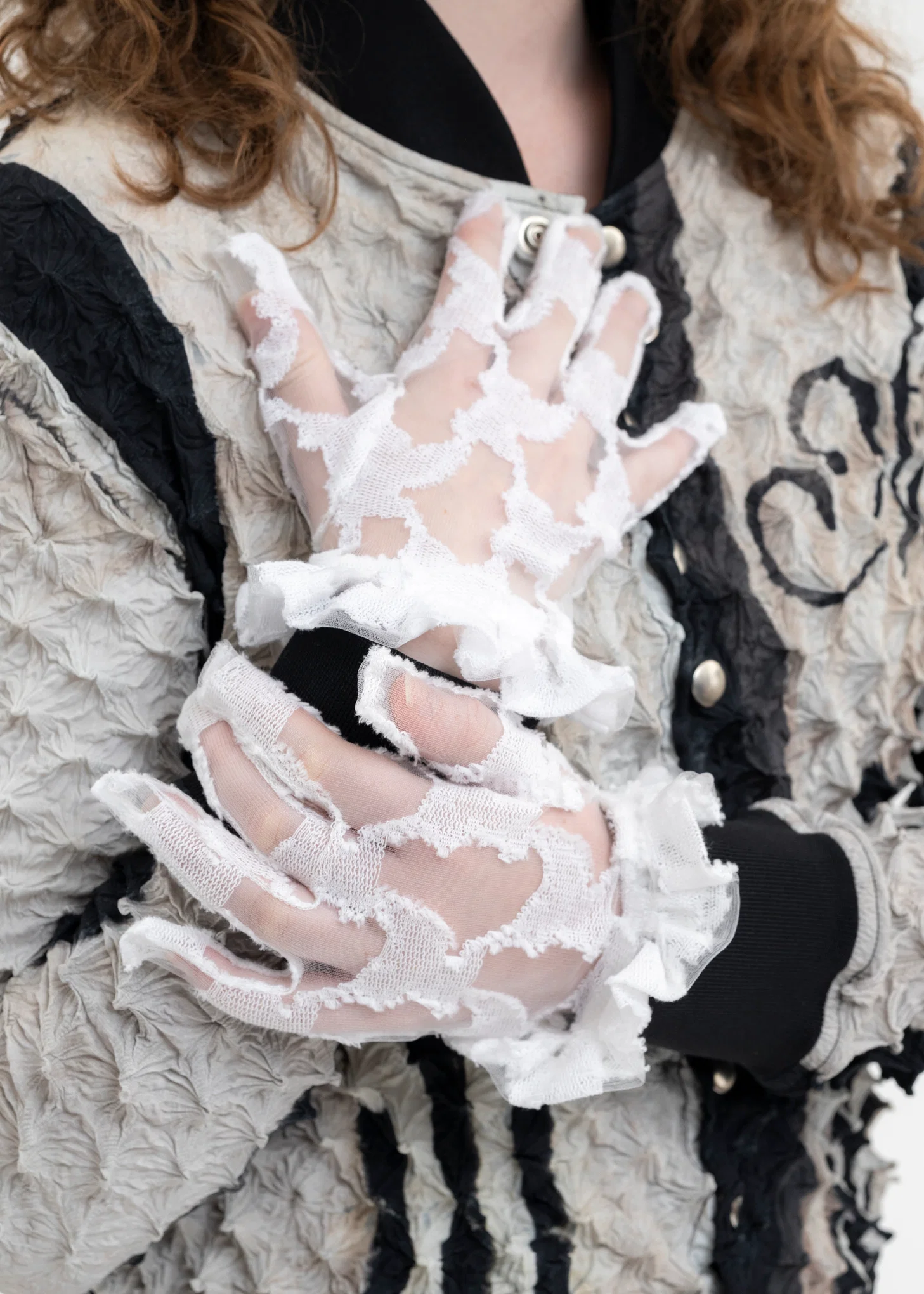 WHITE ANGEL LACE GLOVES - Image 2