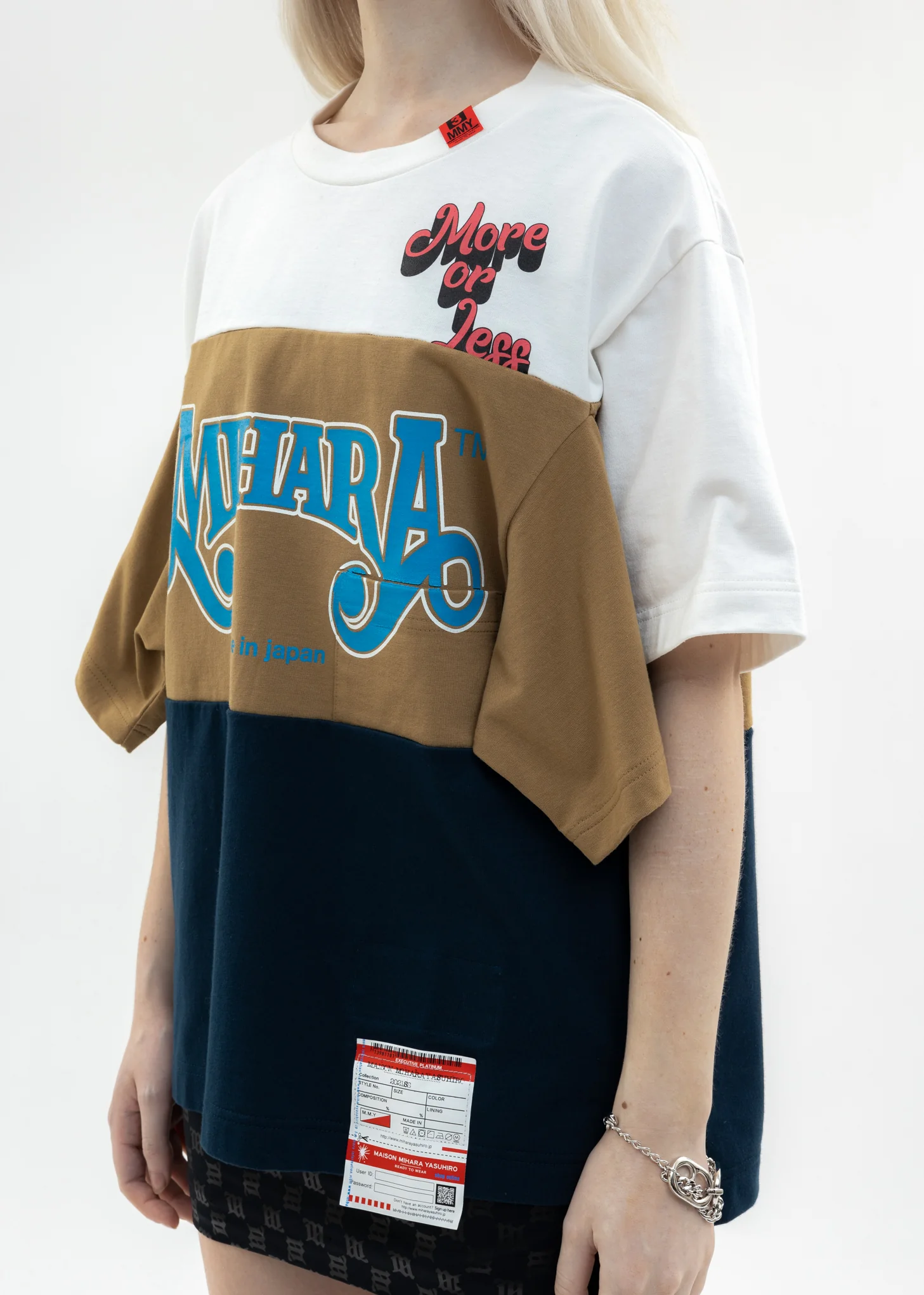 White Border Docking T-Shirt - Image 4