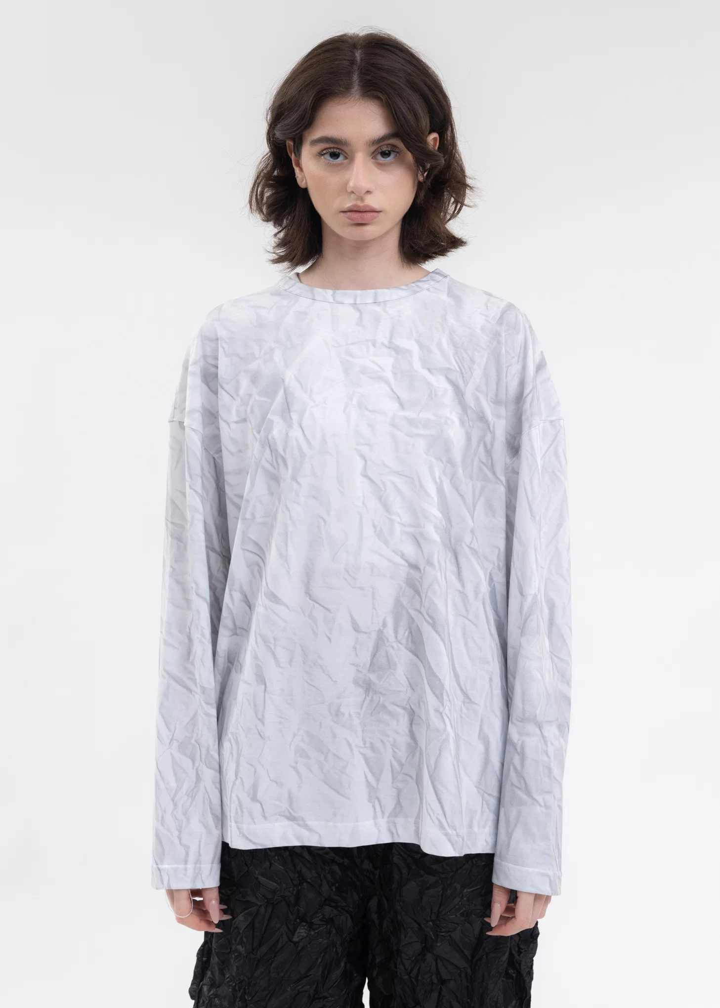 WHITE CRINKLE PRINTED LONG-SLEEVED T-SHIRT