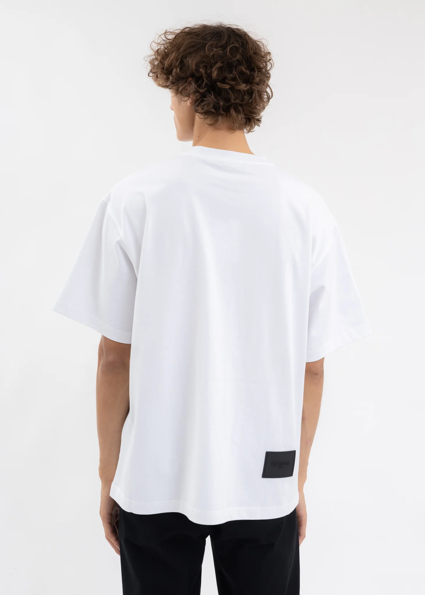 WHITE CURSIVE SYMBOL LOGO LARGE T-SHIRT - Image 4