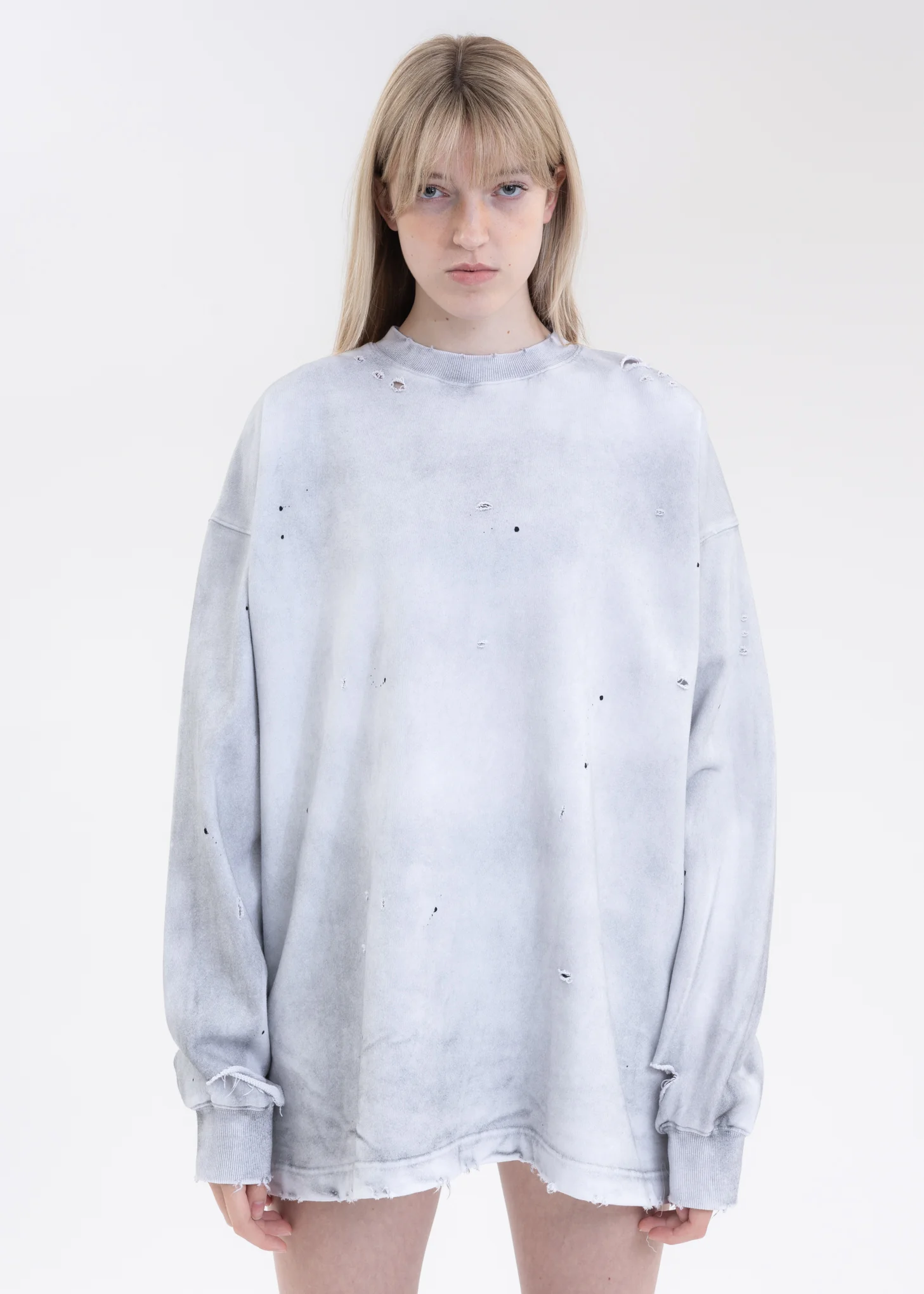 WHITE DESTROYED LONG SWEATSHIRT