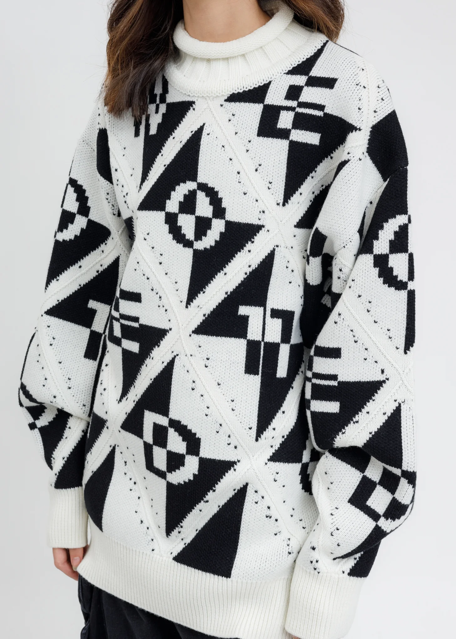 White Logo Letter Jacquard Wool Jumper - Image 4