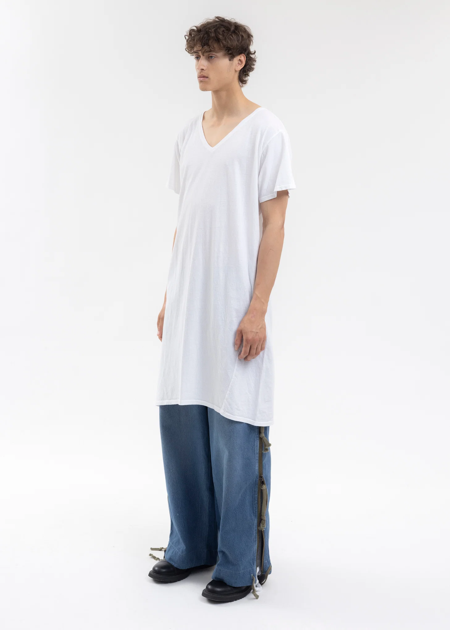 WHITE LONG V-NECK TEE - Image 3