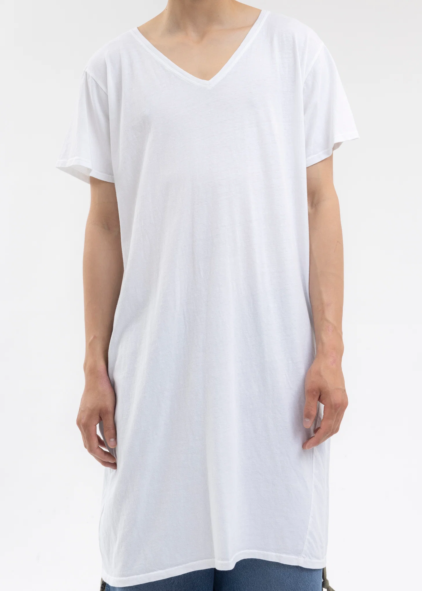 WHITE LONG V-NECK TEE - Image 4