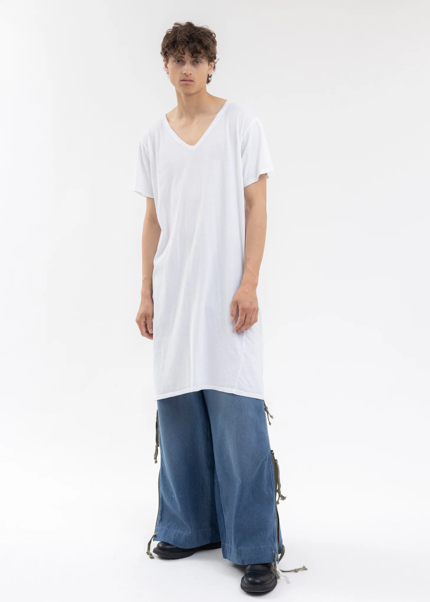 WHITE LONG V-NECK TEE - Image 5