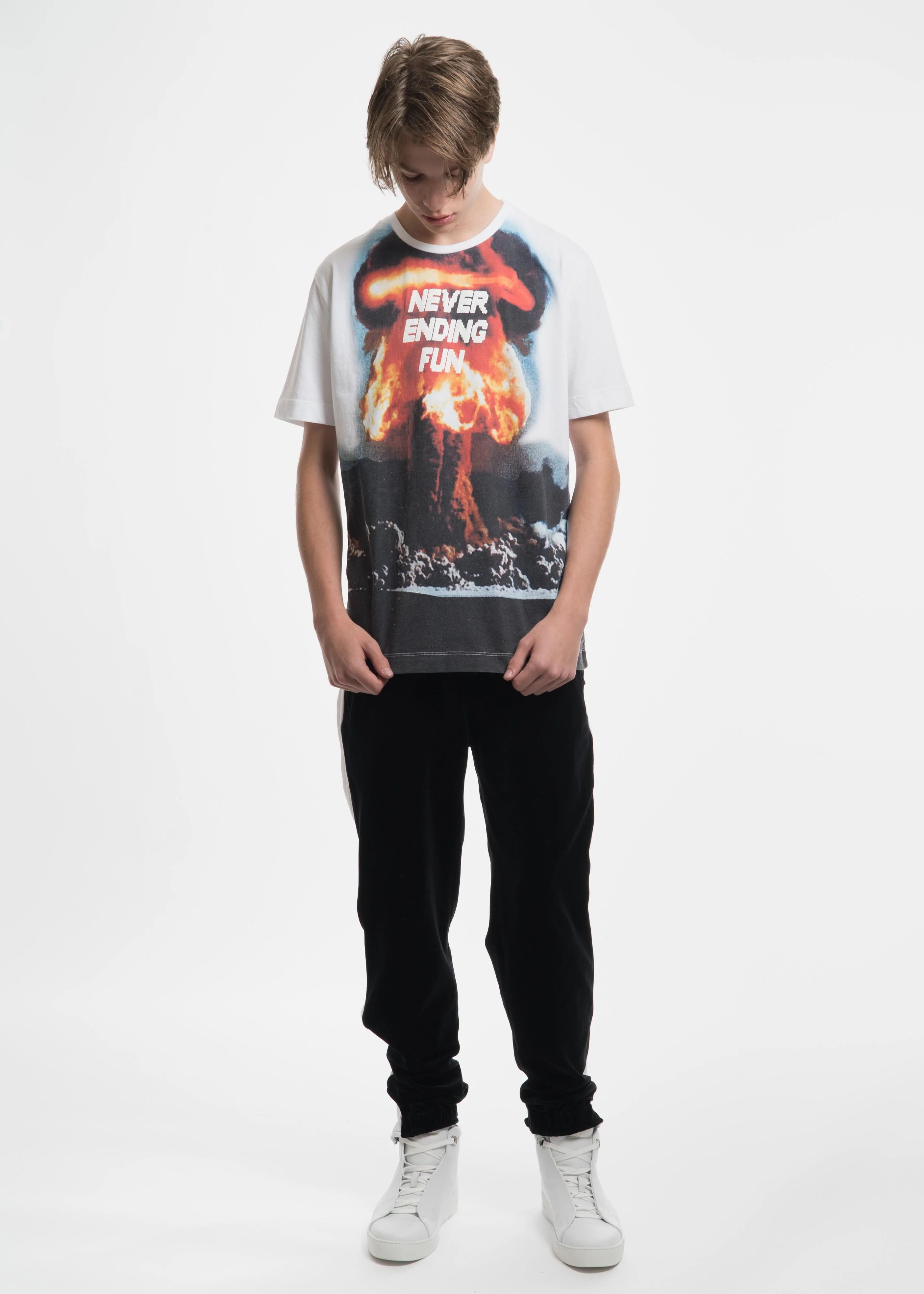 White Mesh Hem Graphic T-Shirt - Image 4