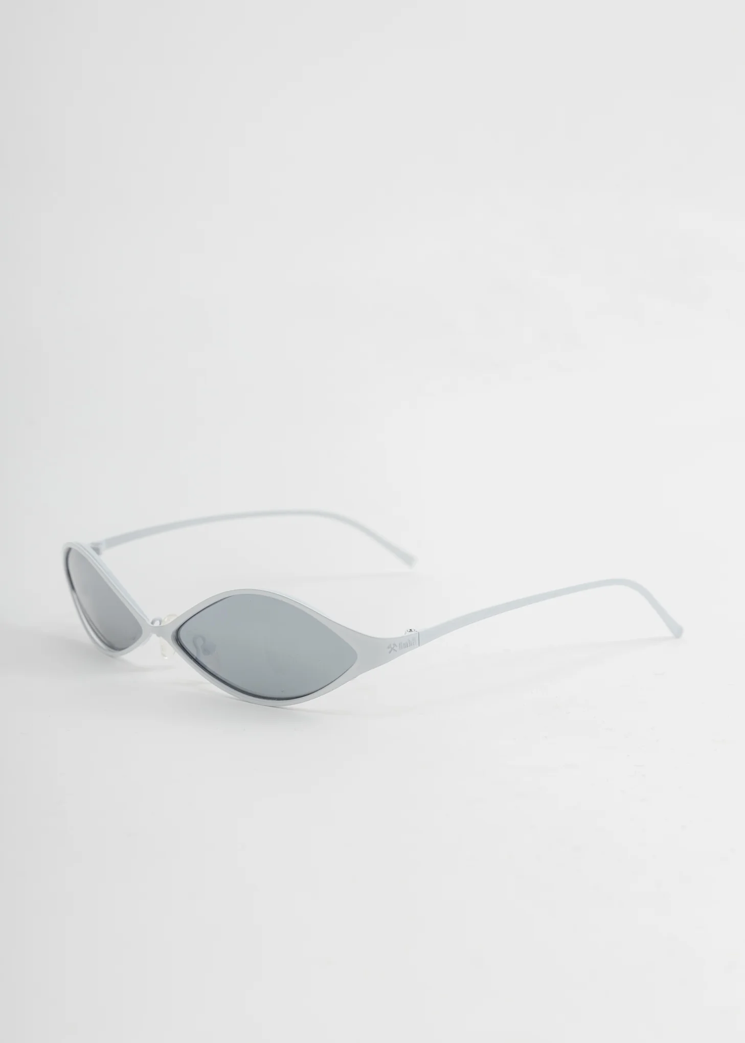 White Metal Sunglasses - Image 4