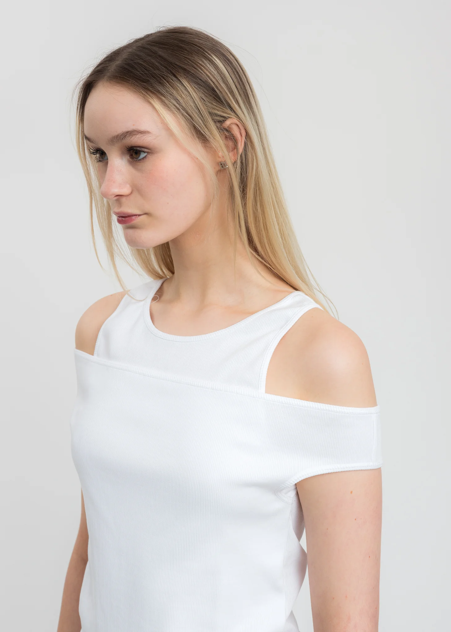 White Off Shoulder Tank Top - Image 4