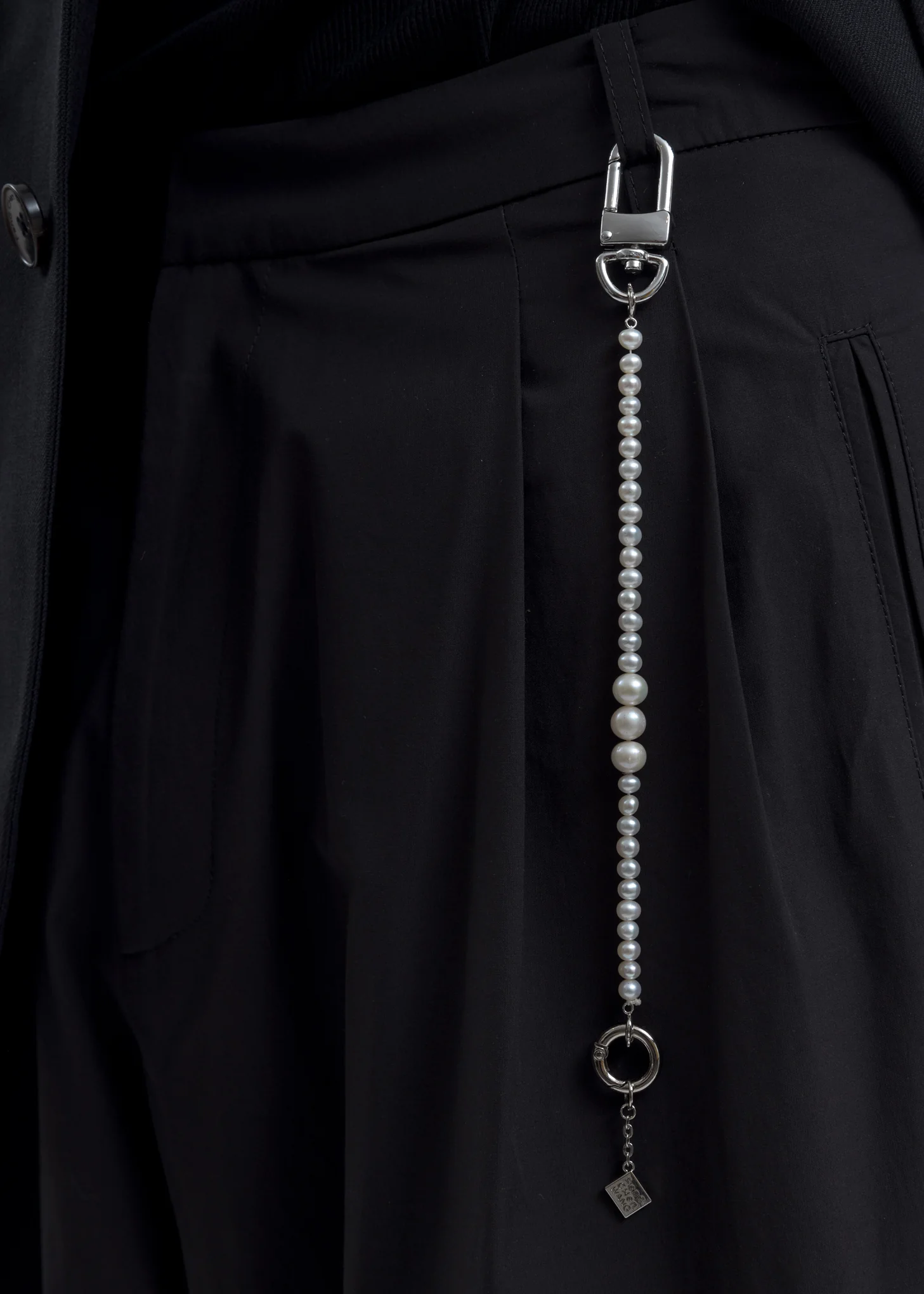 Steel White Pearl Keyring - Image 2