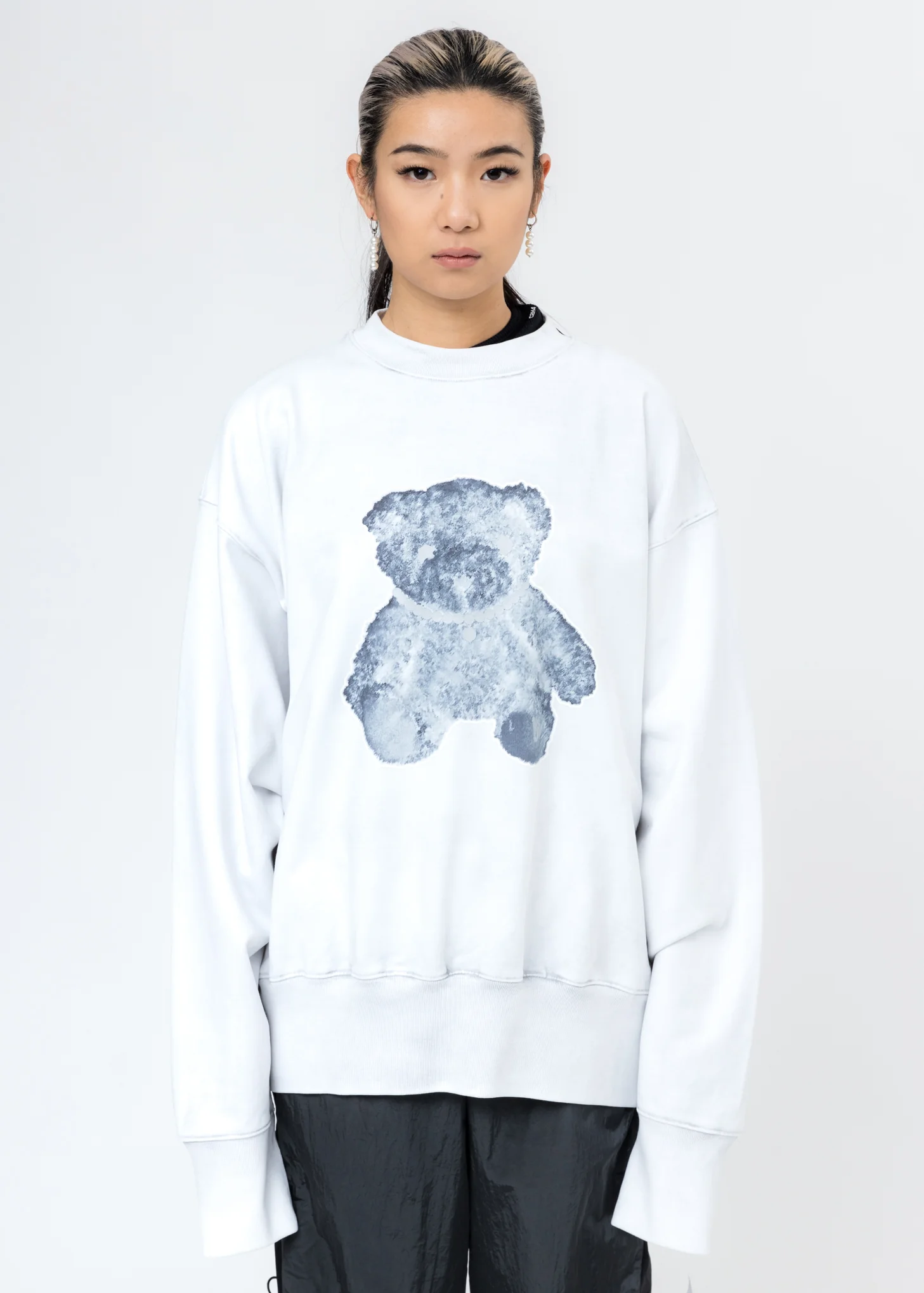 White Pearl Necklace Teddy Sweater (Reflect)