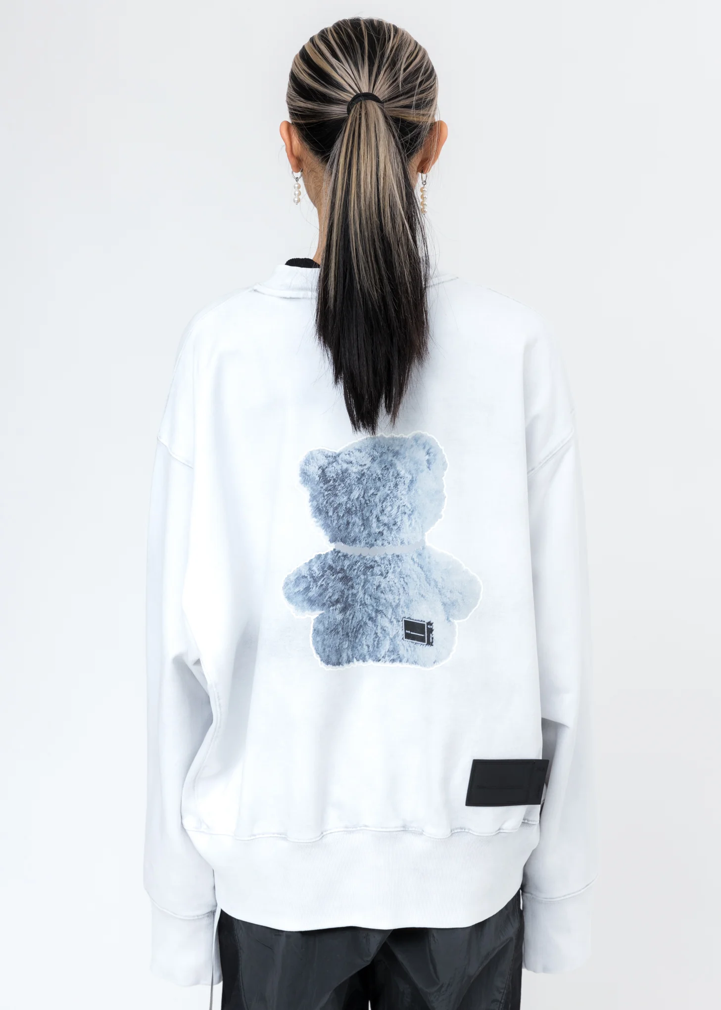 White Pearl Necklace Teddy Sweater (Reflect) - Image 4